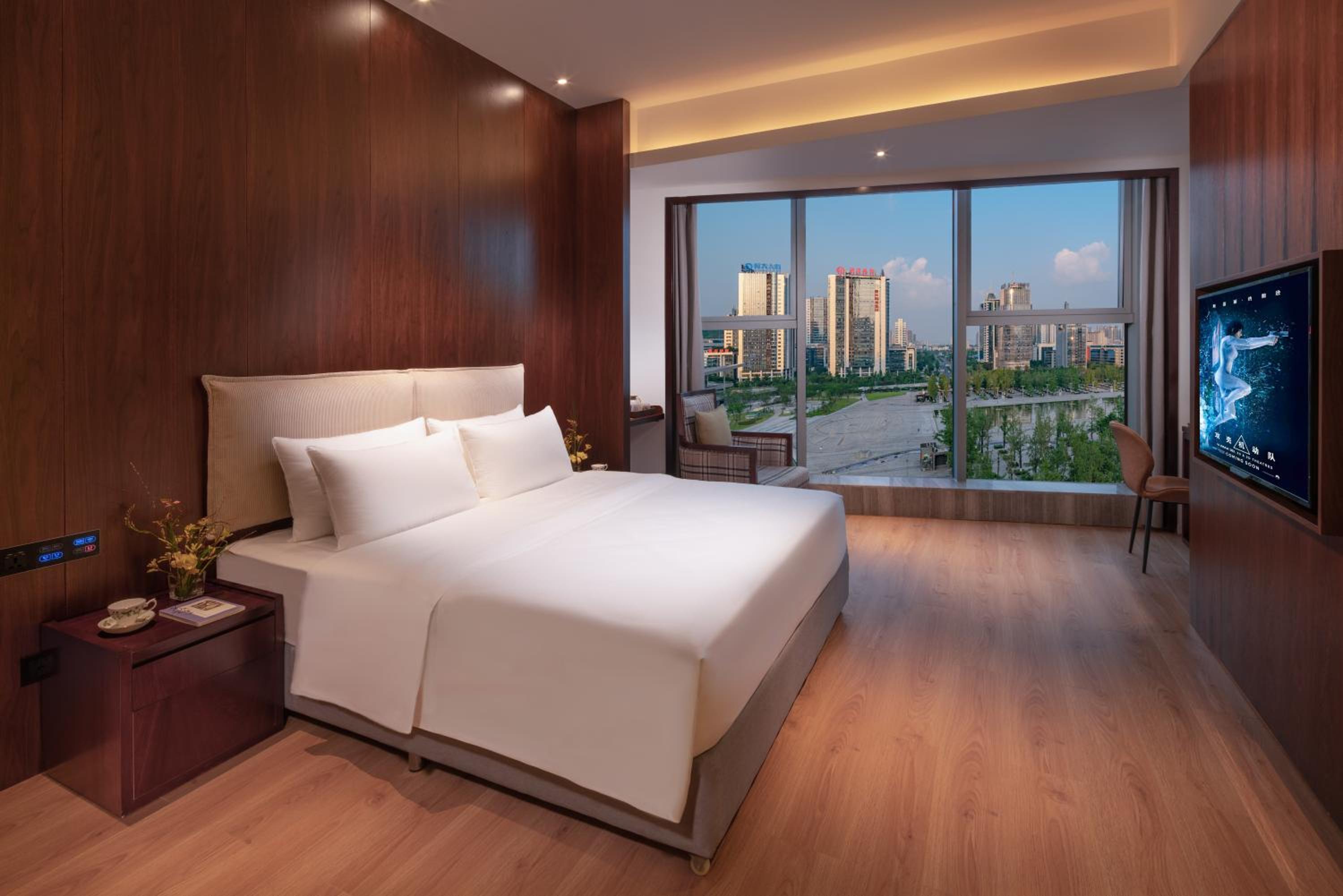 Deluxe Queen Room with View