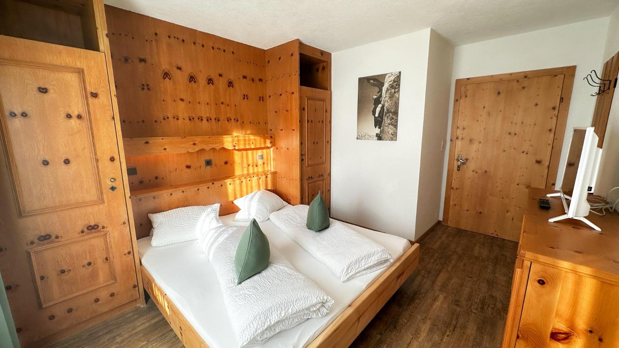 One-Bedroom Apartment with Balcony