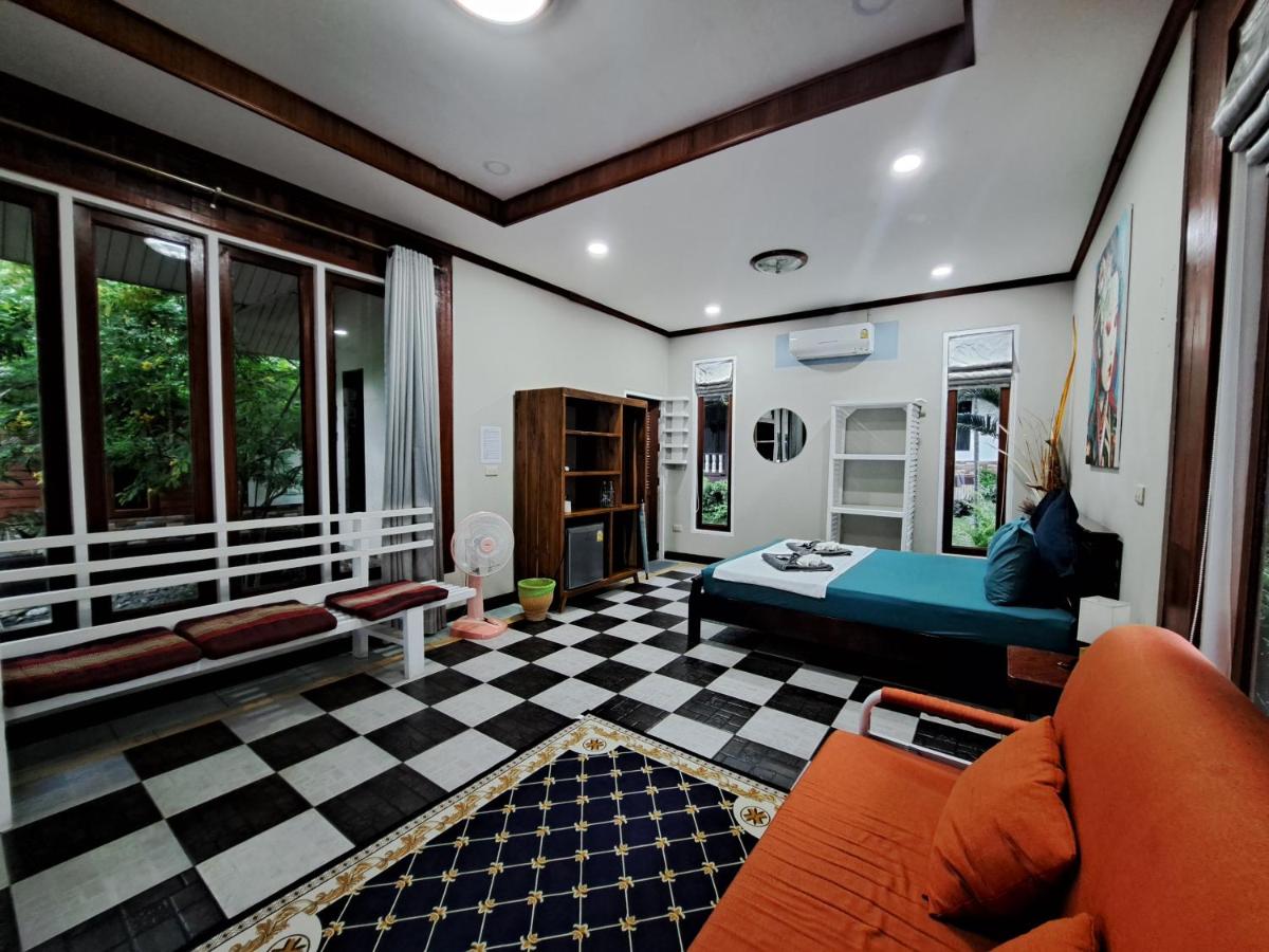 Bungalow with Sea View - Photo 3
