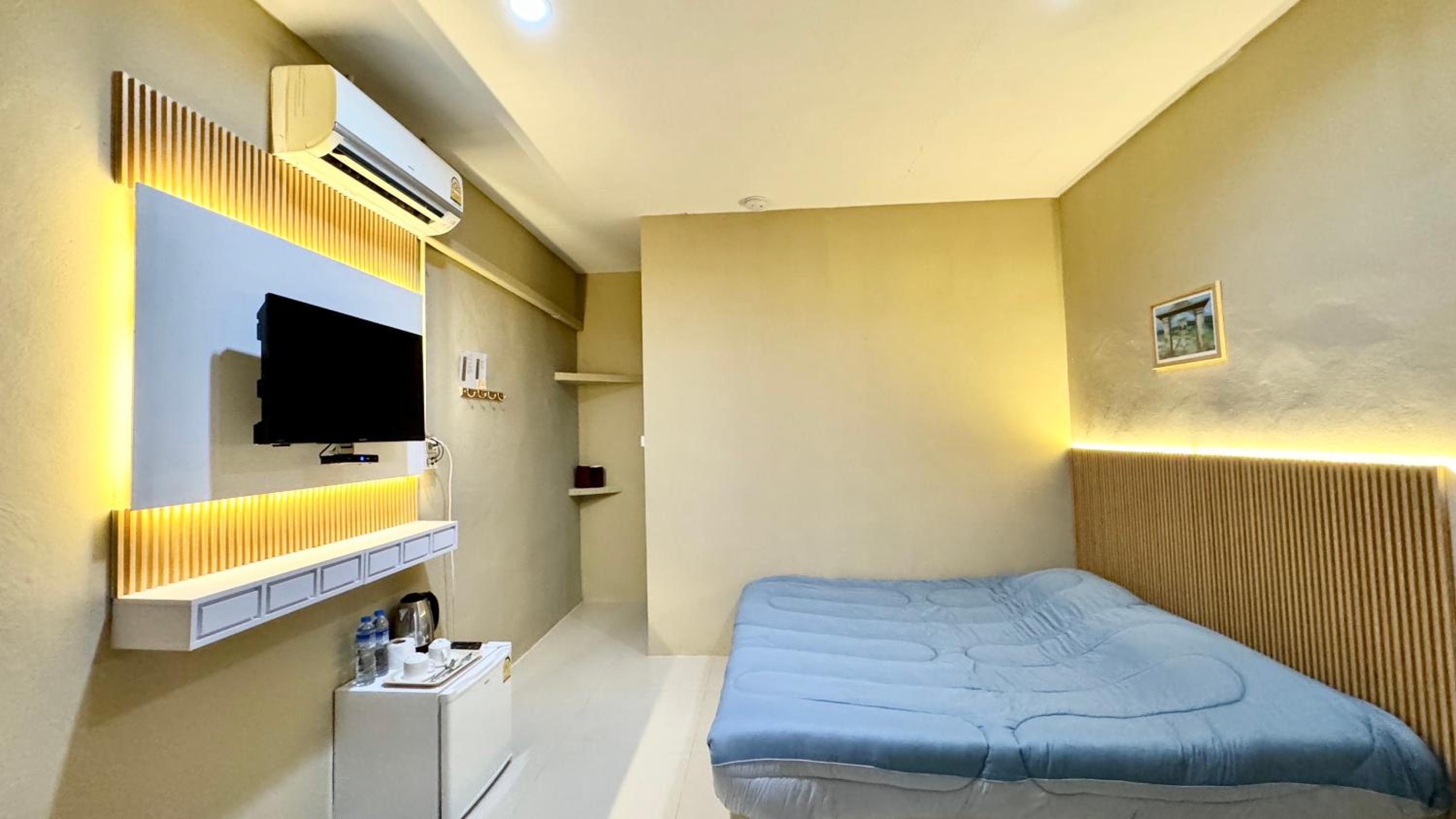 Studio with Balcony - Photo 28