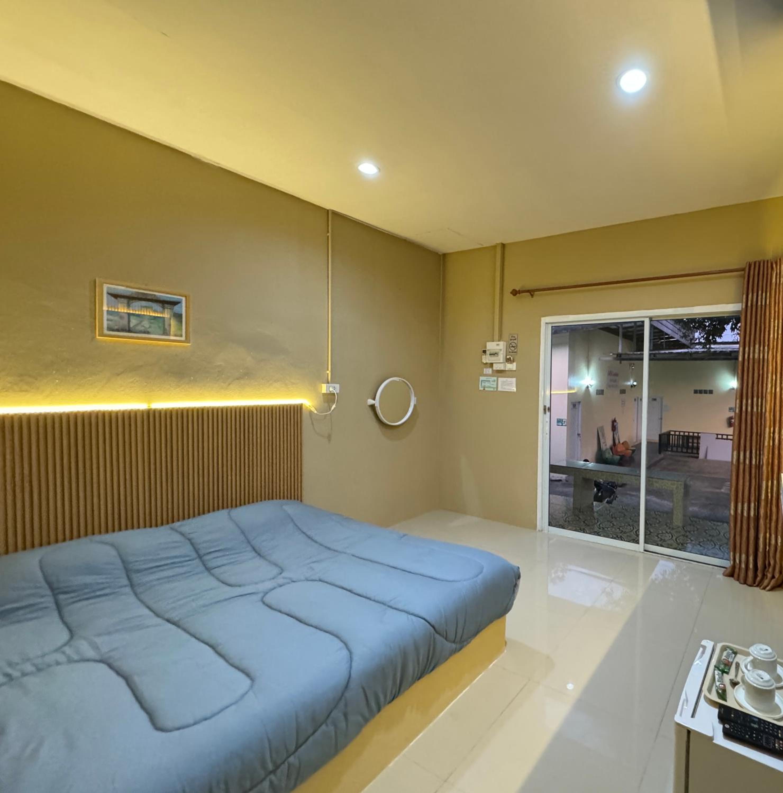 Studio with Balcony - Photo 27