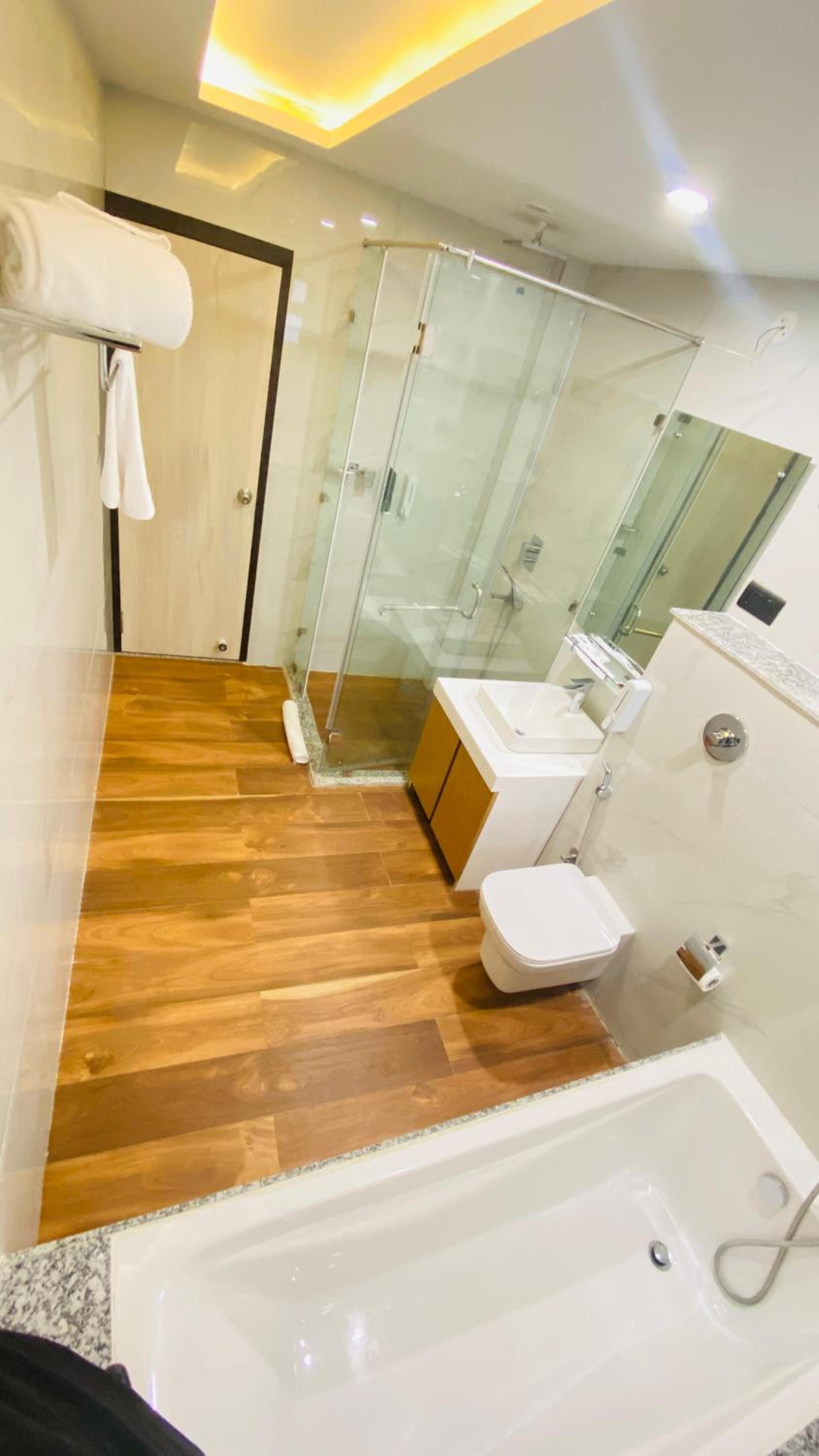 Executive Suite - Photo 2