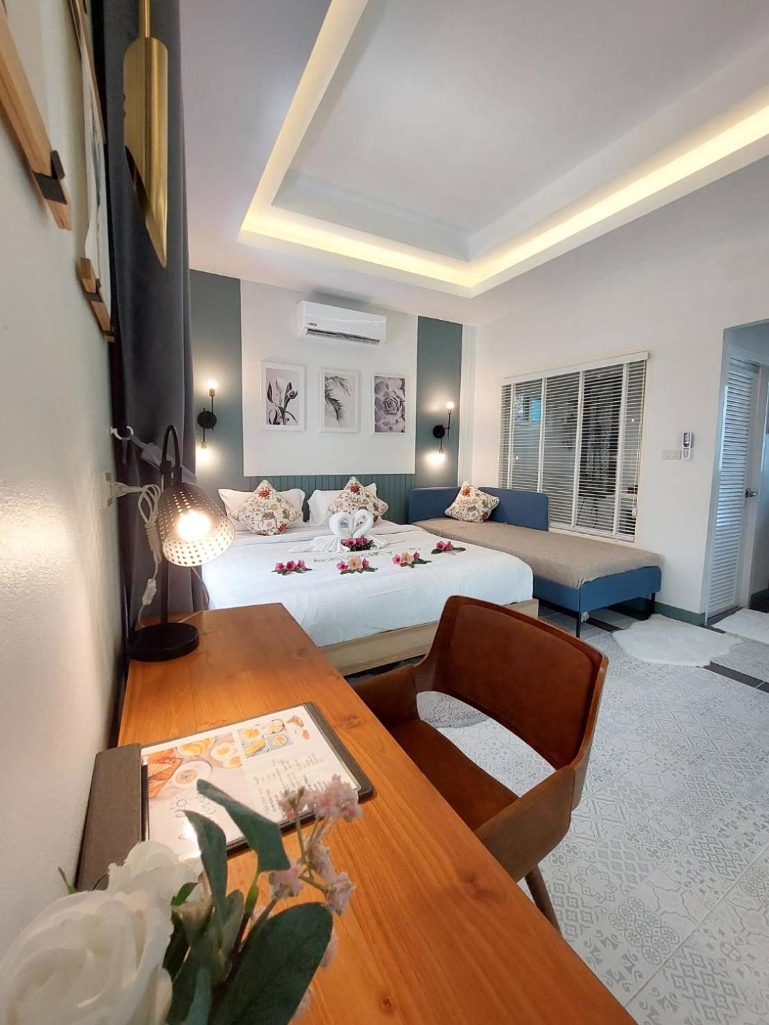 Deluxe Family Room - Photo 13