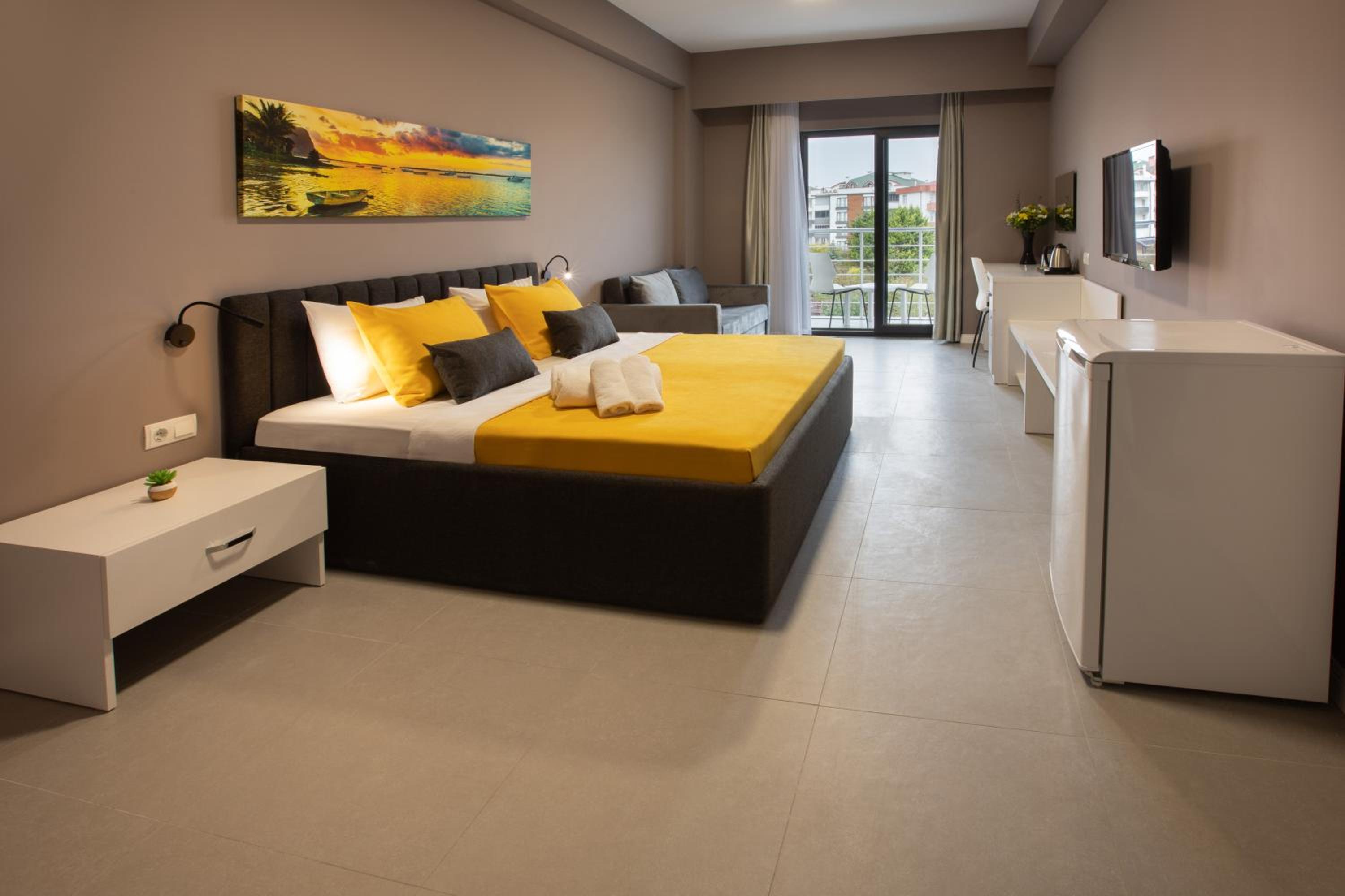 Family Room with Side Sea View - Photo 1