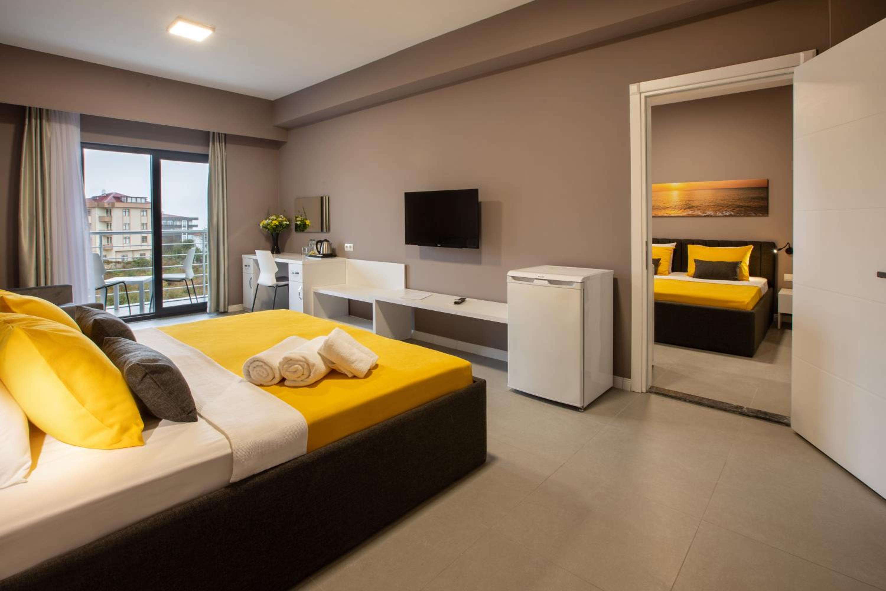 Family Room with Side Sea View - Photo 4