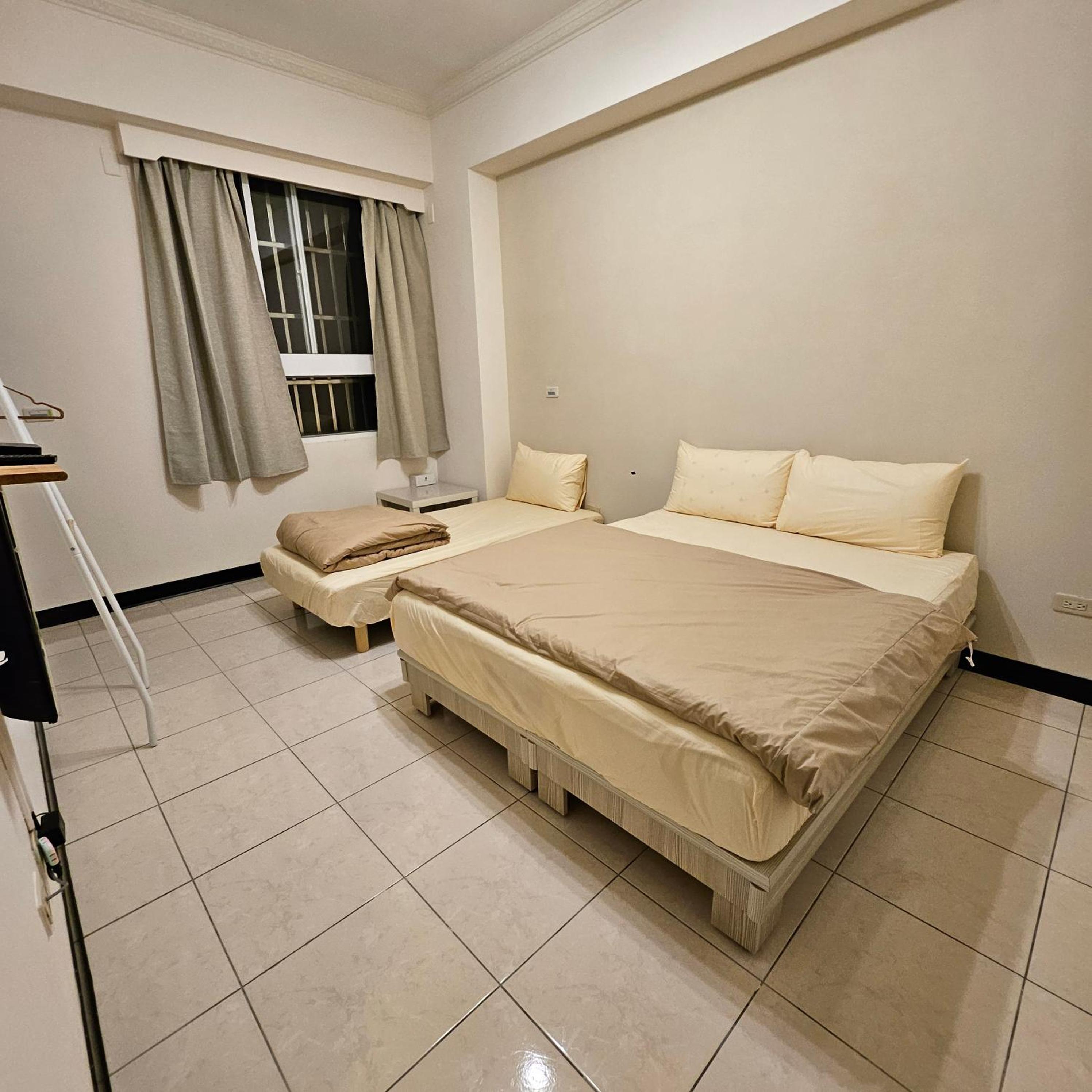 Triple Room with Shared Bathroom - Photo 1