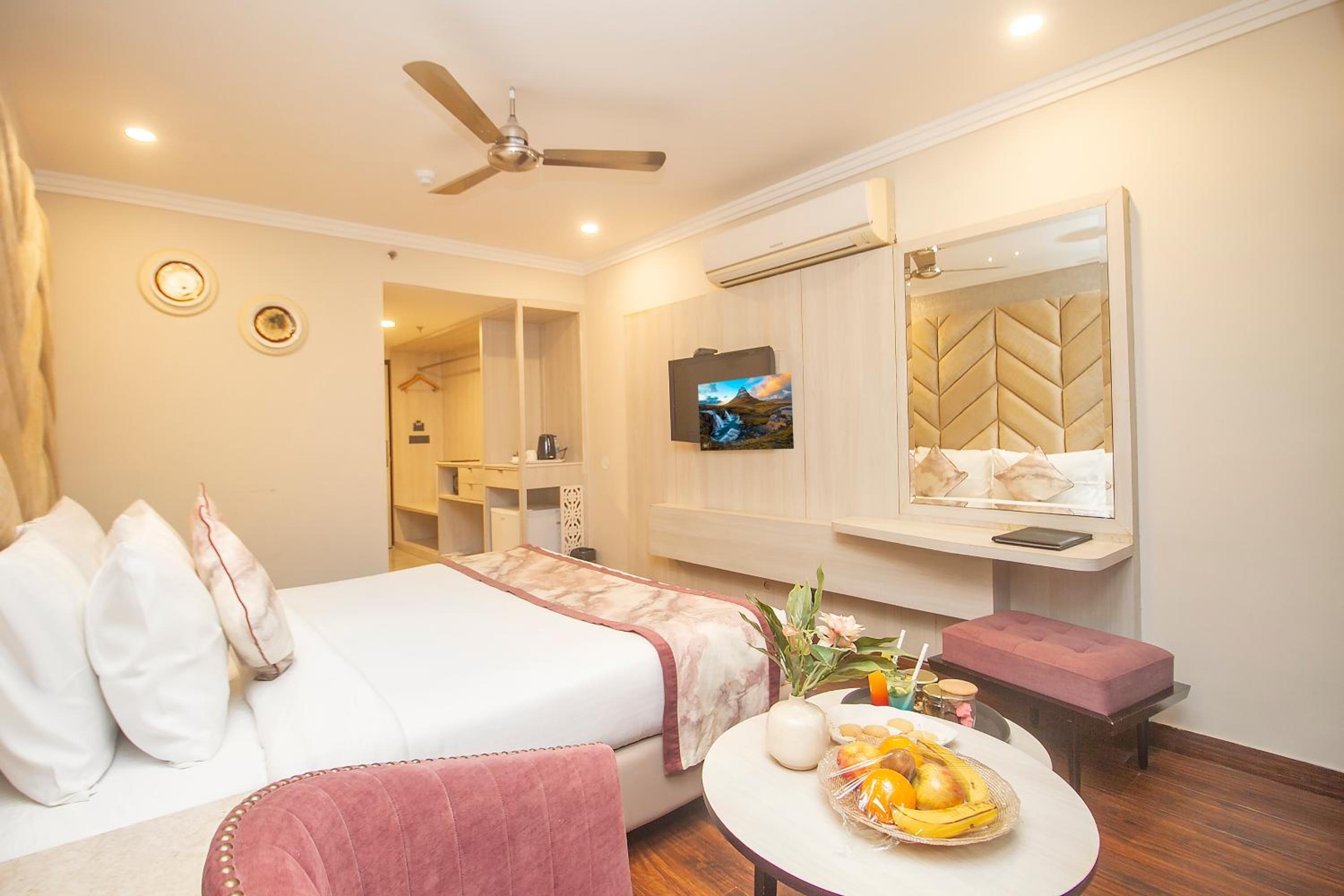 Deluxe Room with Valley View - Photo 7