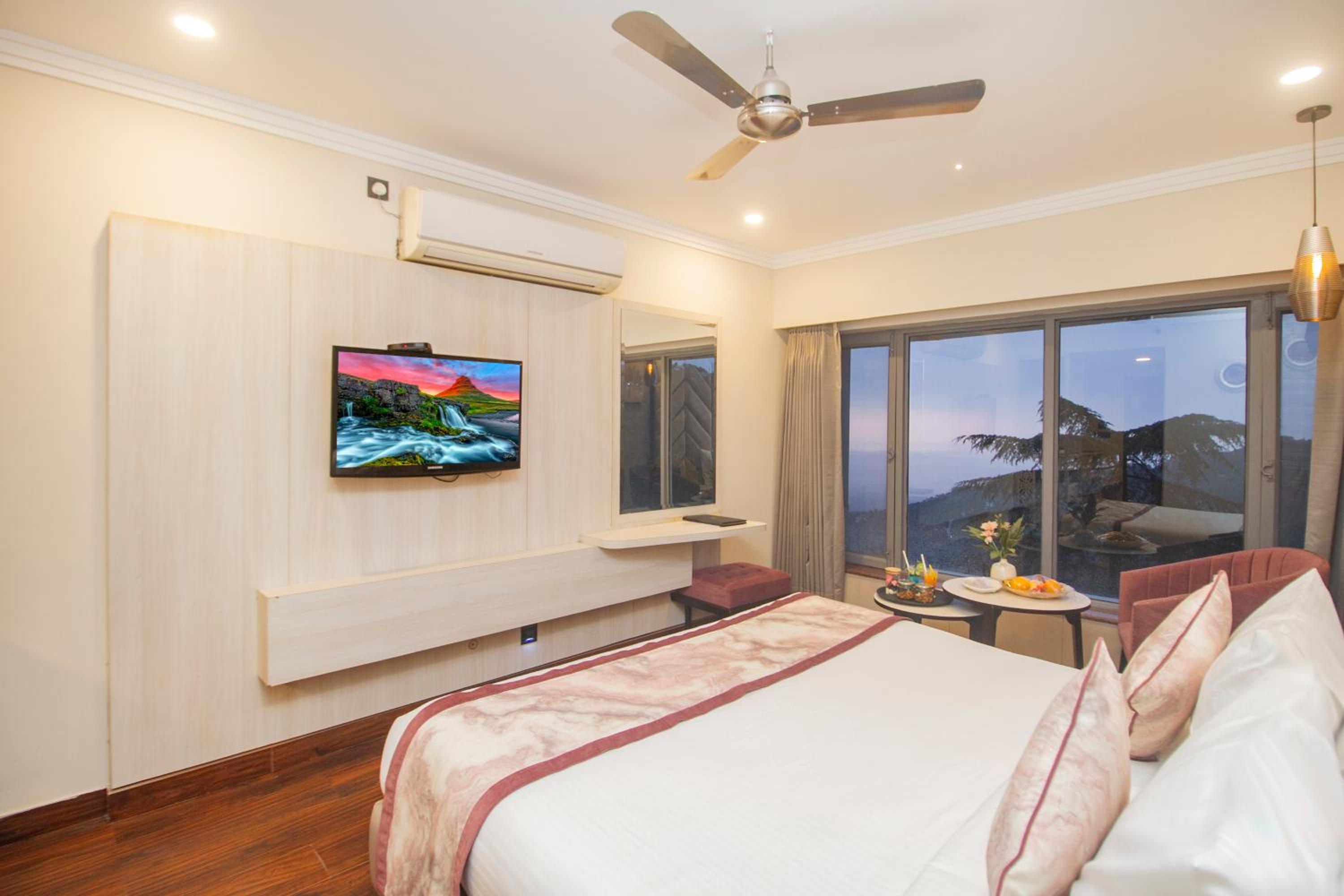 Executive Room with Valley View - Photo 7