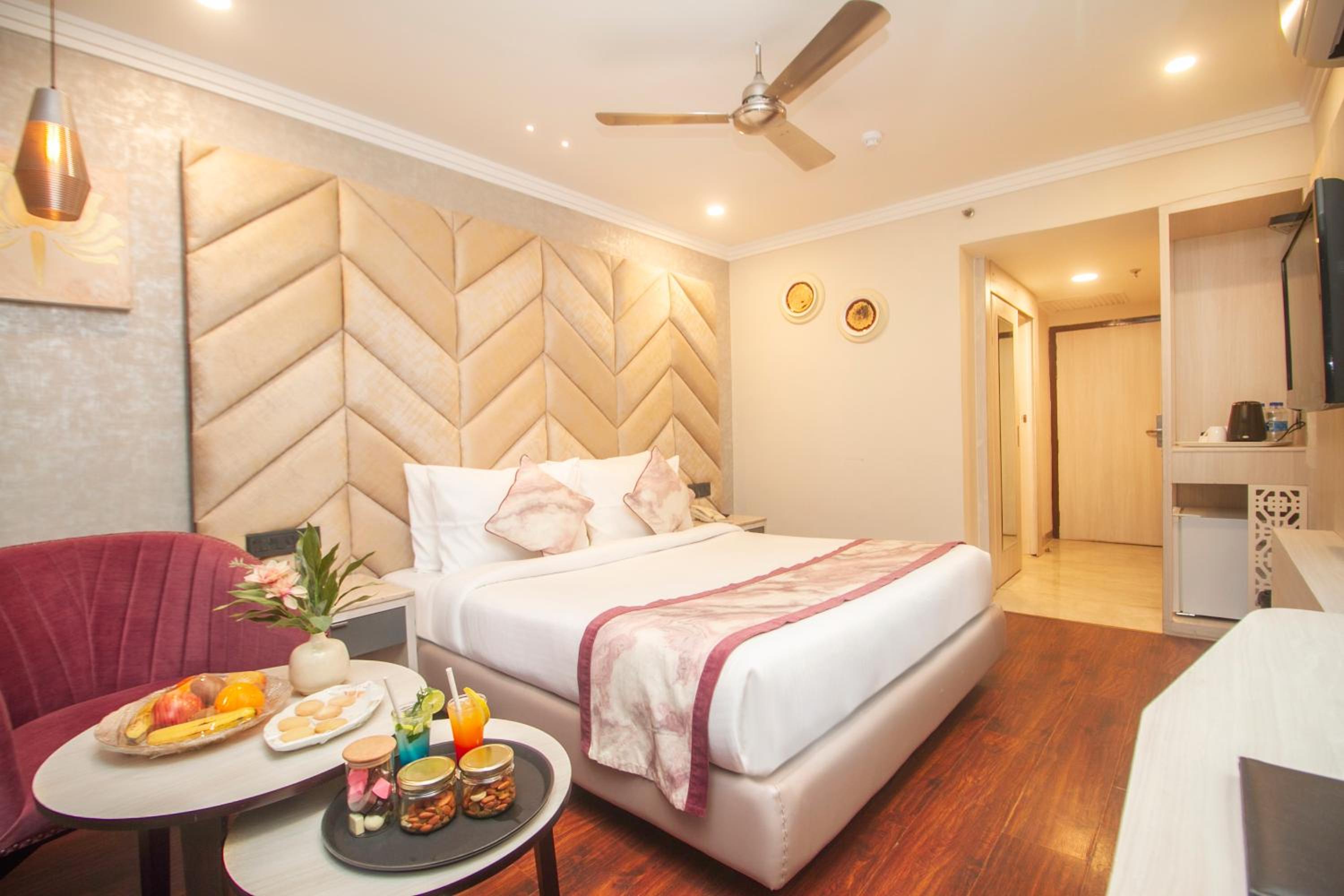 Deluxe Room with Valley View - Photo 8