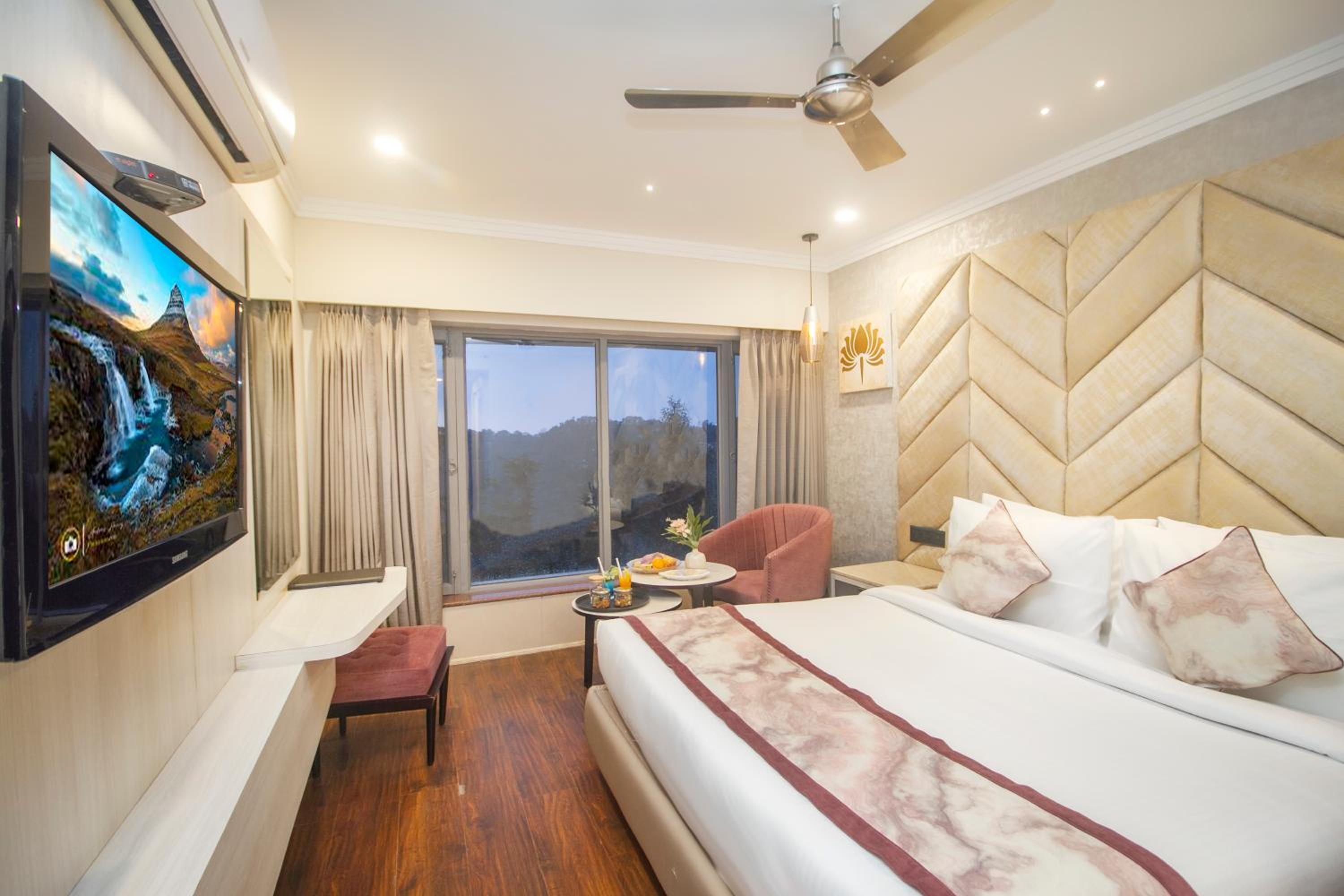 Deluxe Room with Valley View - Photo 2