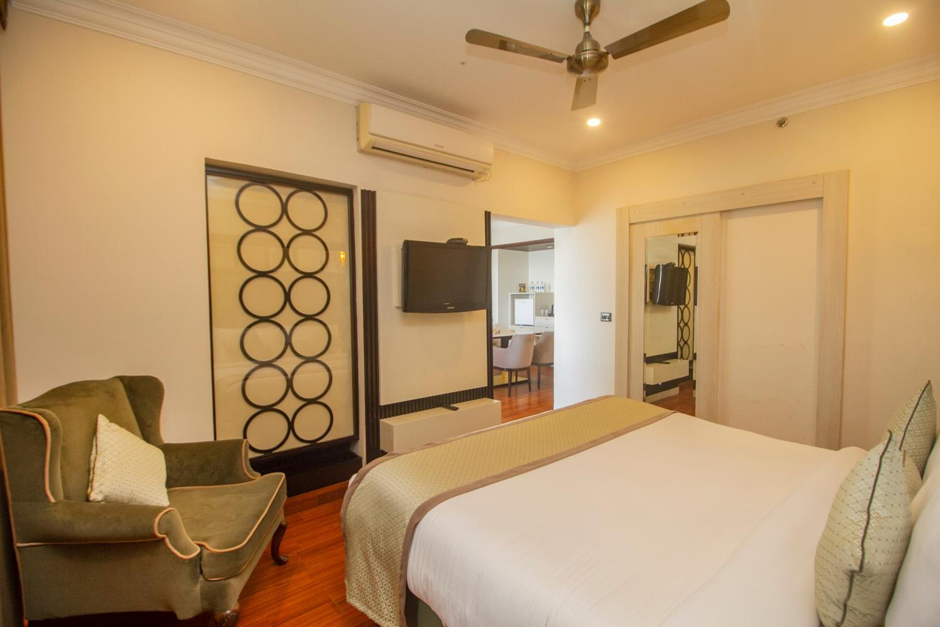  Suite with Valley View - Photo 6