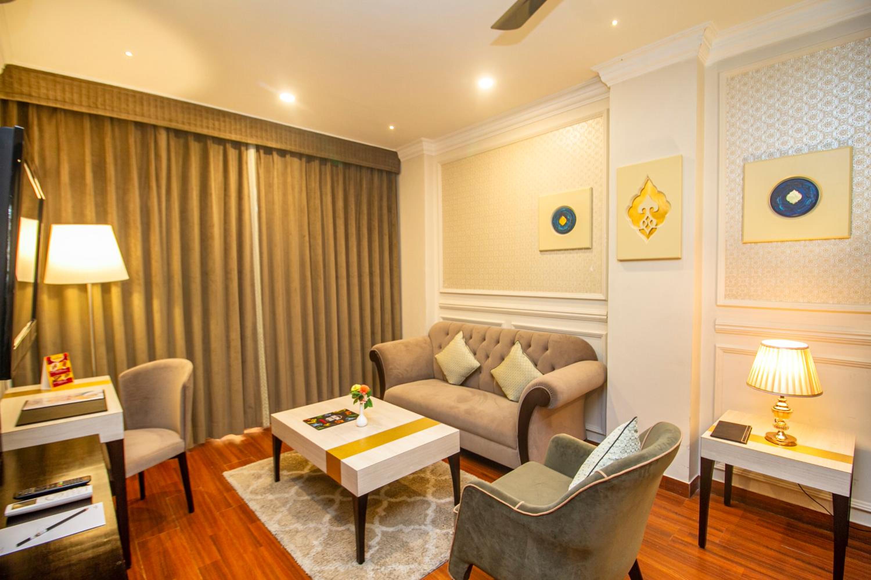  Suite with Valley View - Photo 3