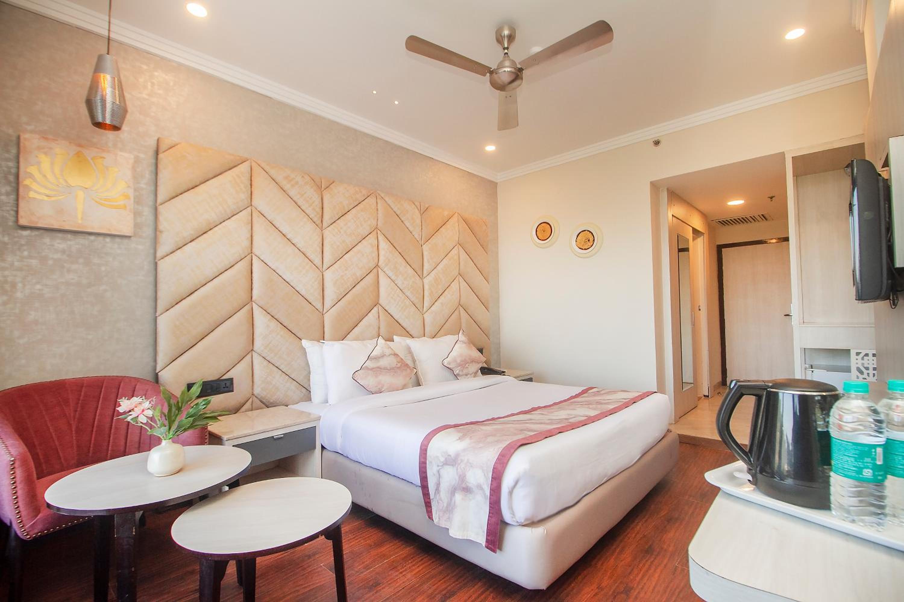 Deluxe Room with Valley View - Photo 10