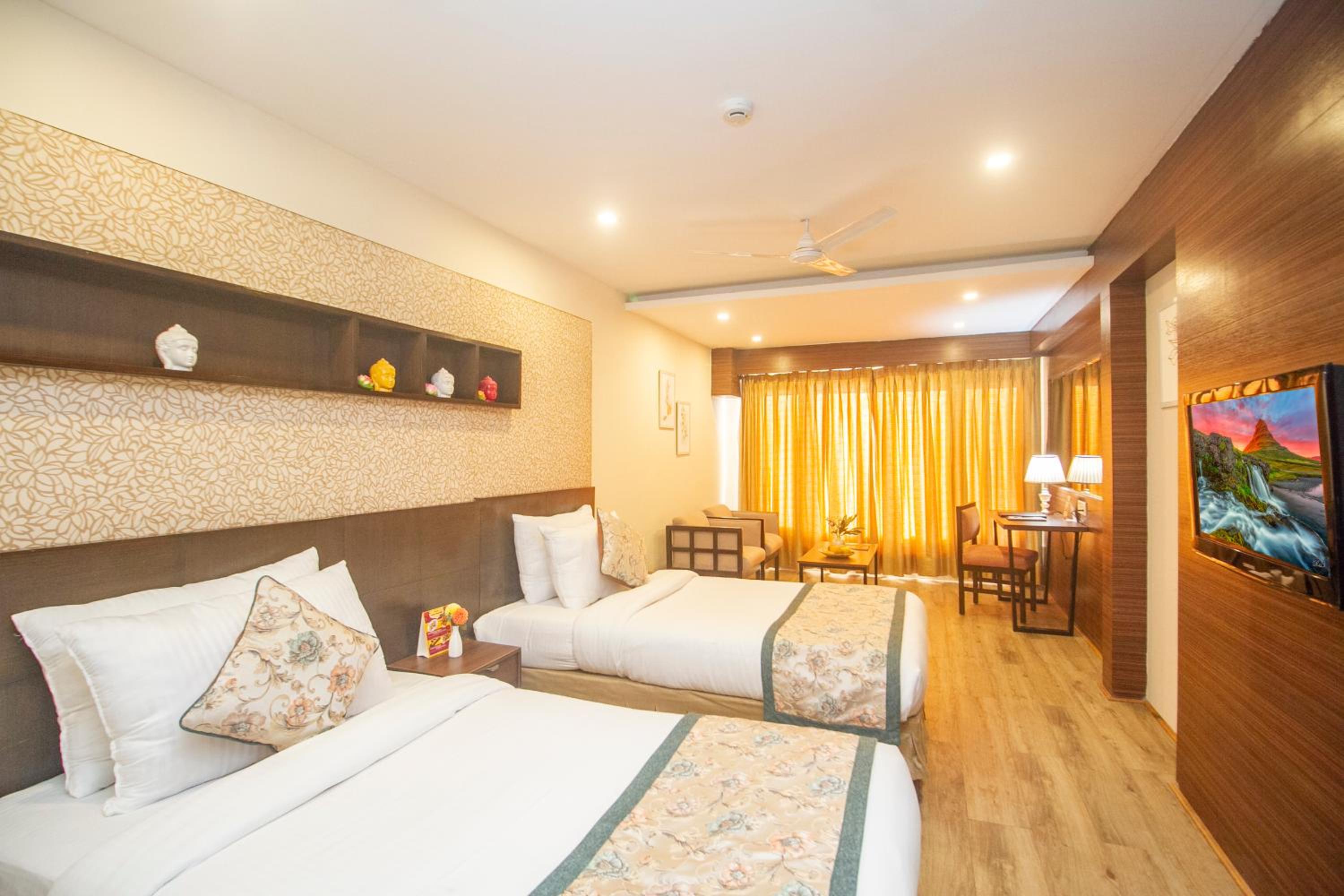 Executive Room with Valley View - Photo 4
