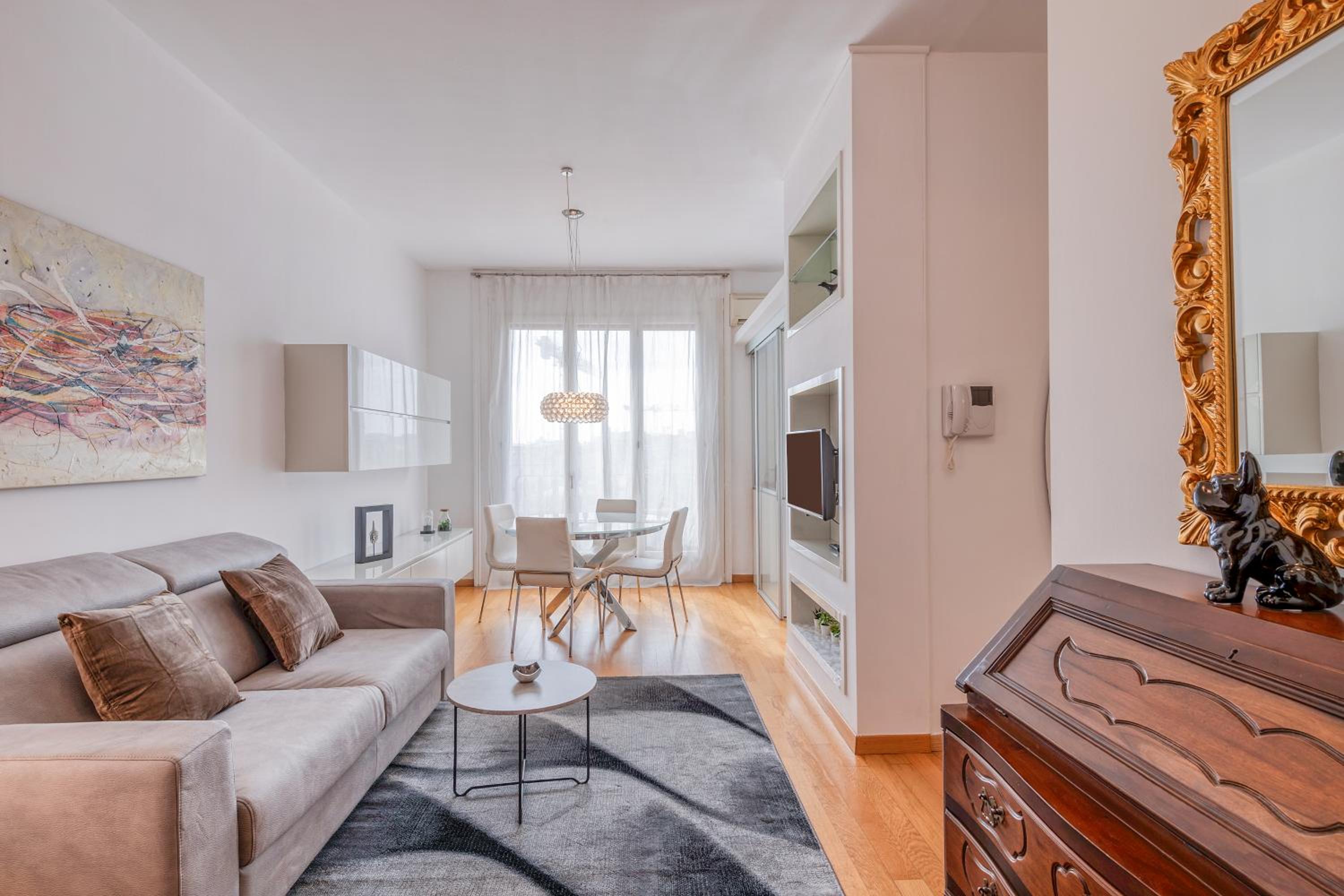 Deluxe Apartment