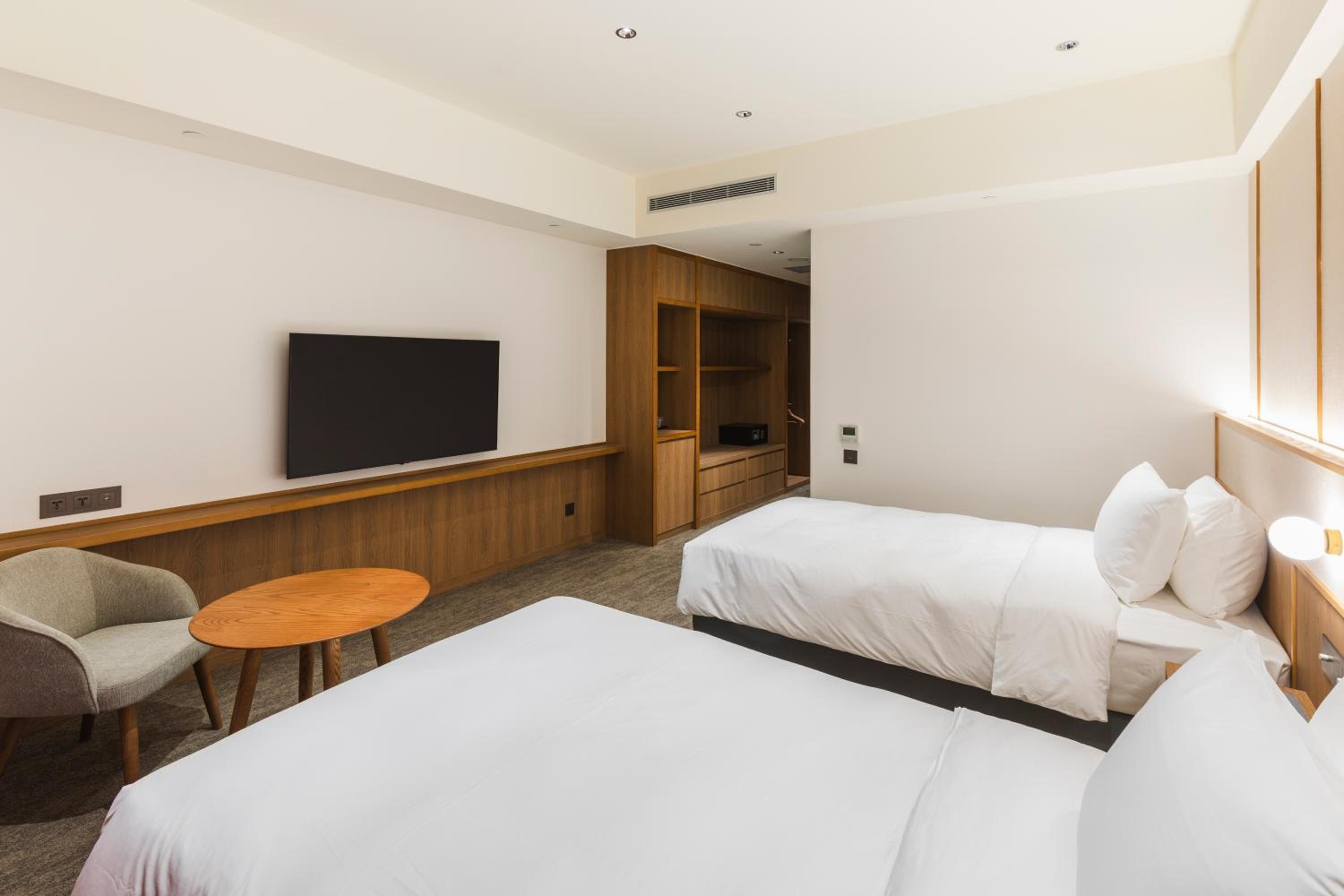 Twin Room - Disability Access photo 3
