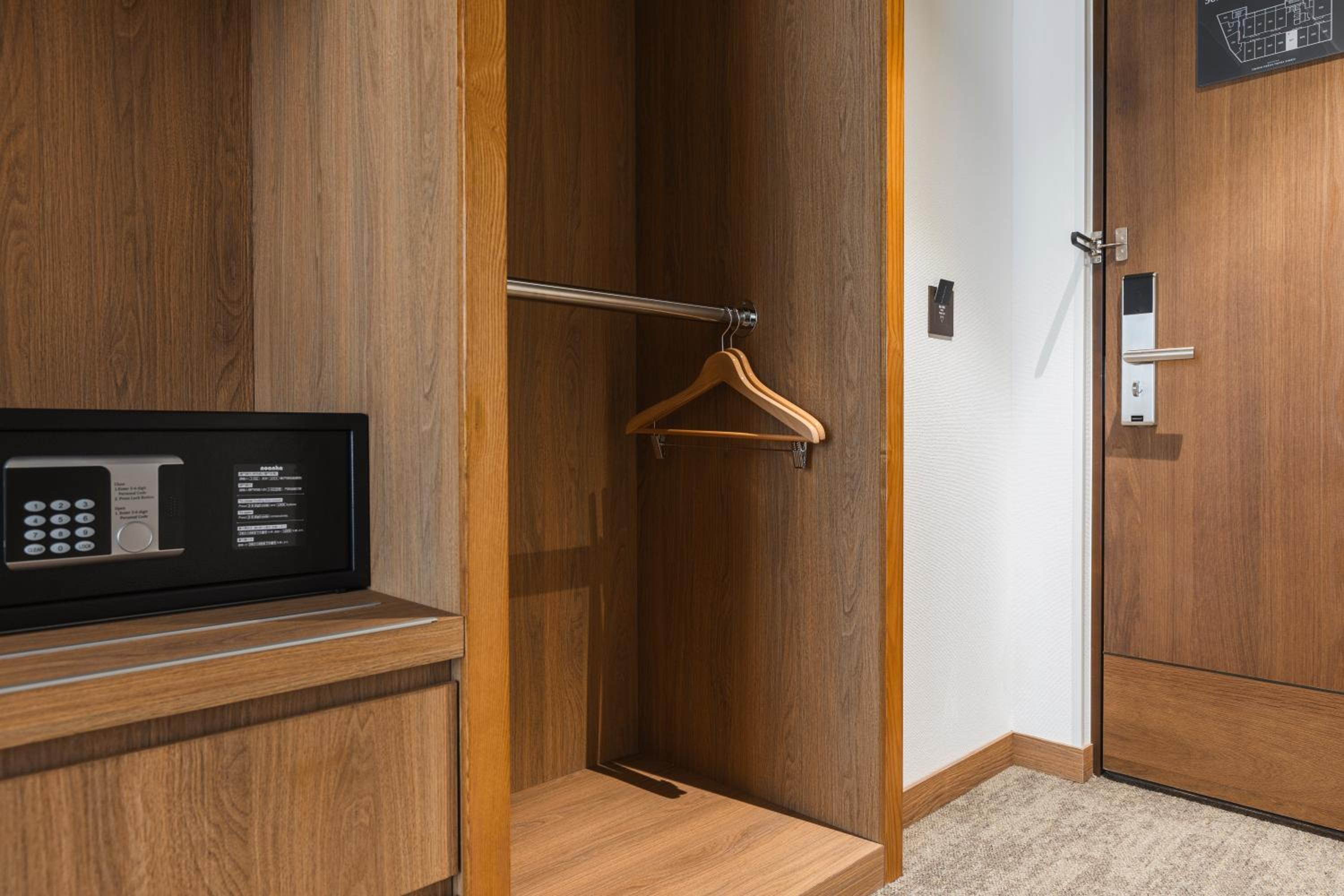 Twin Room - Disability Access photo 2