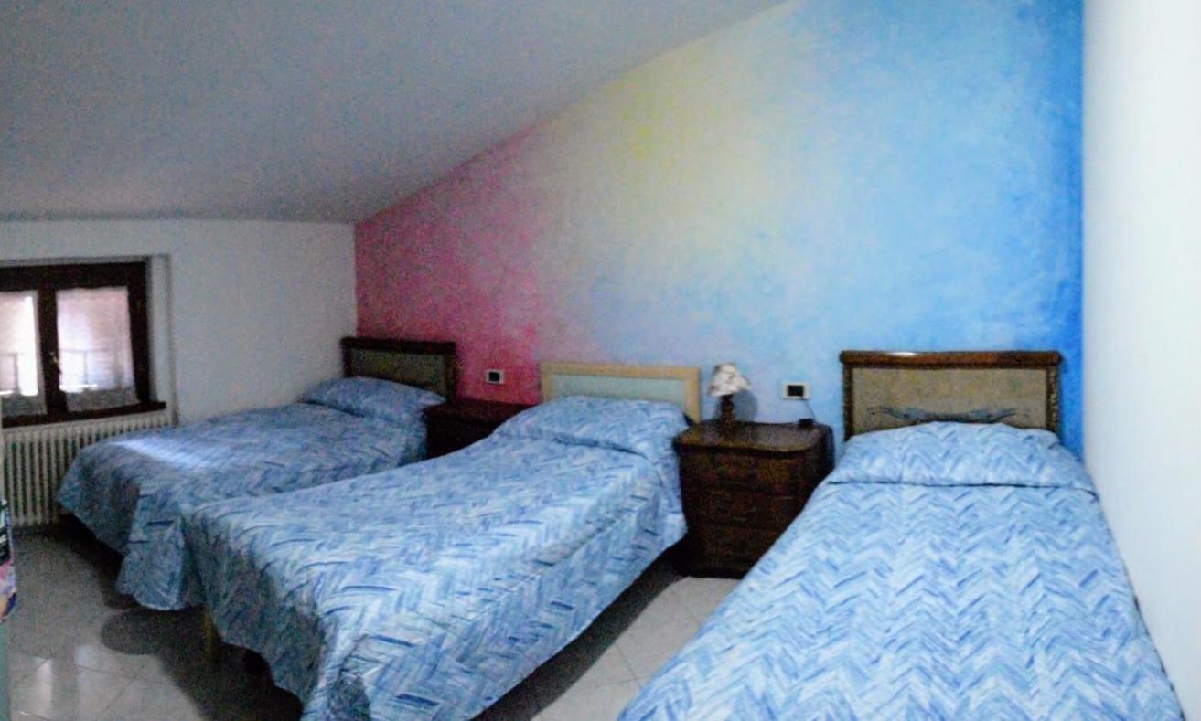 Basic Triple Room With Shared Bathroom