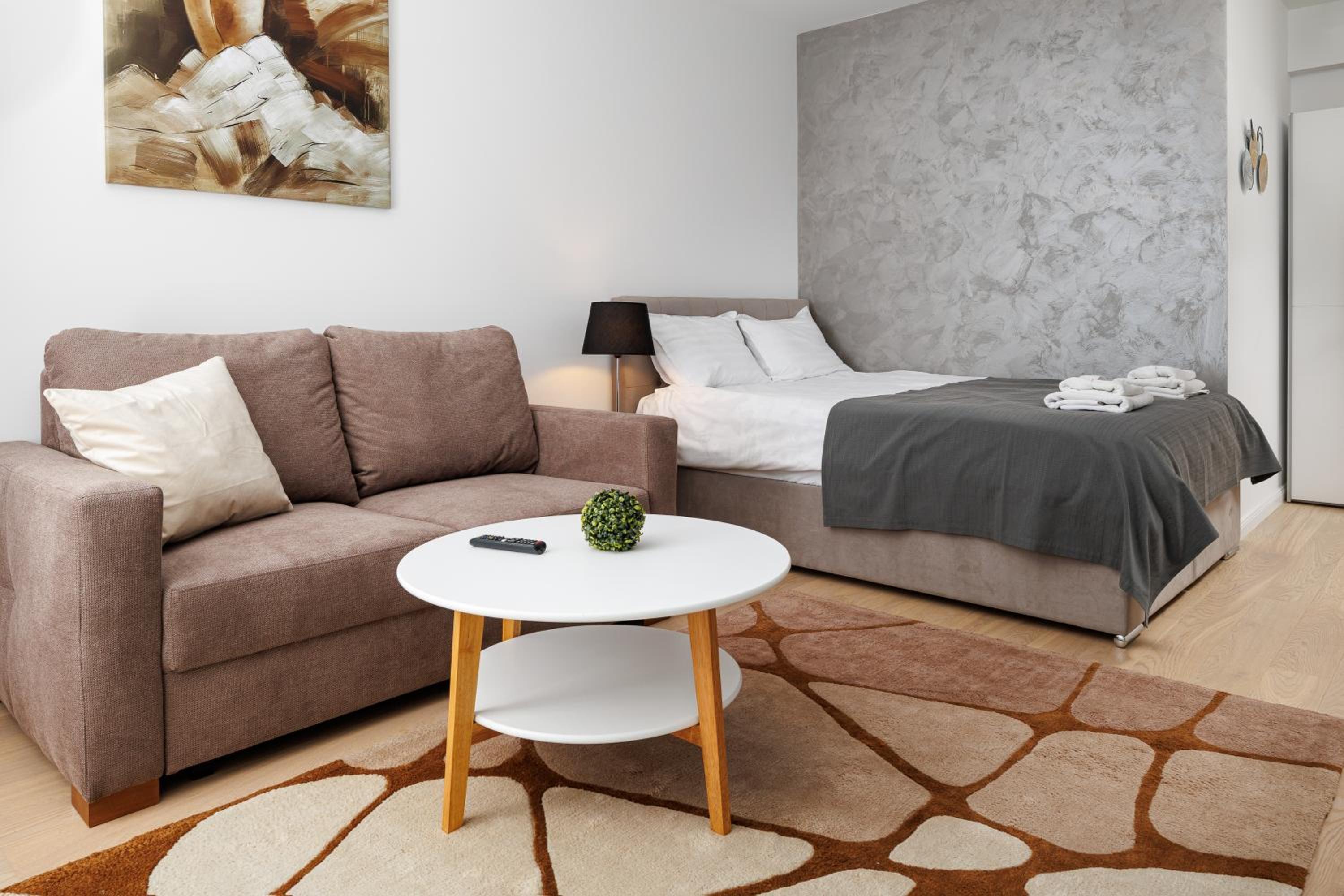 One-Bedroom Apartment - Photo 1