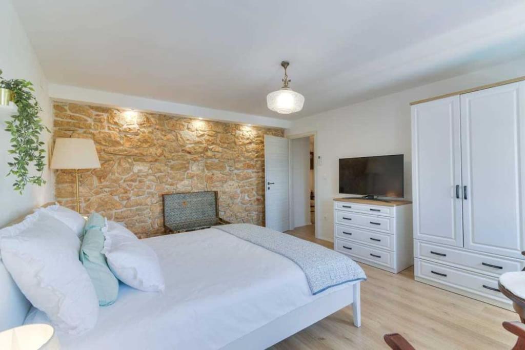 Villa photo 1