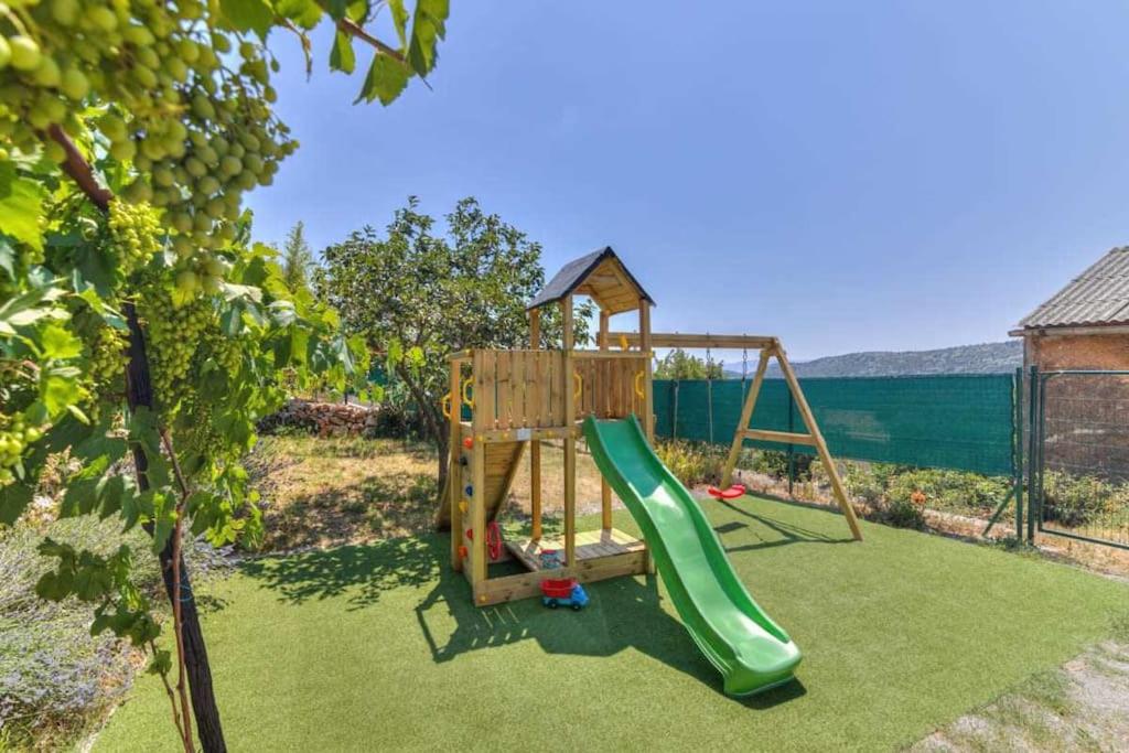 Villa photo 3