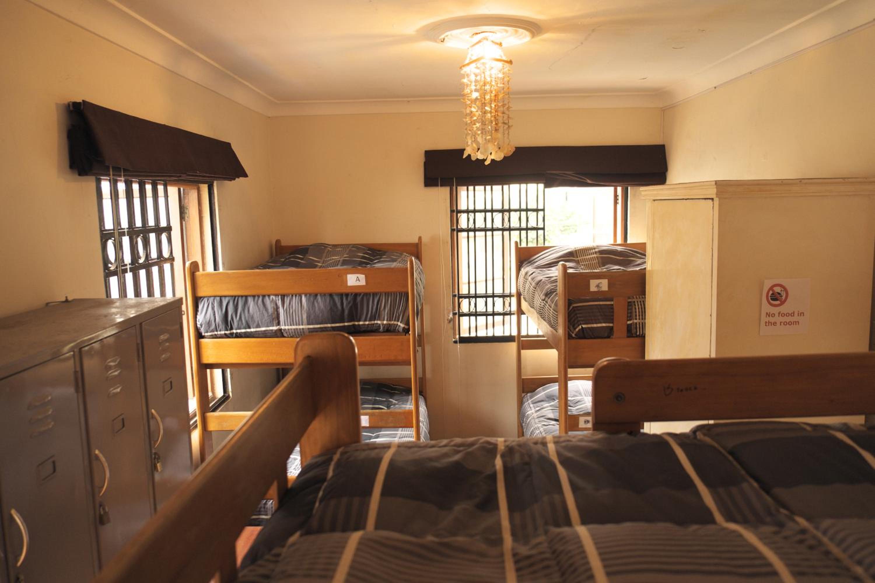 Bed in 8-Bed Dormitory Room photo 1