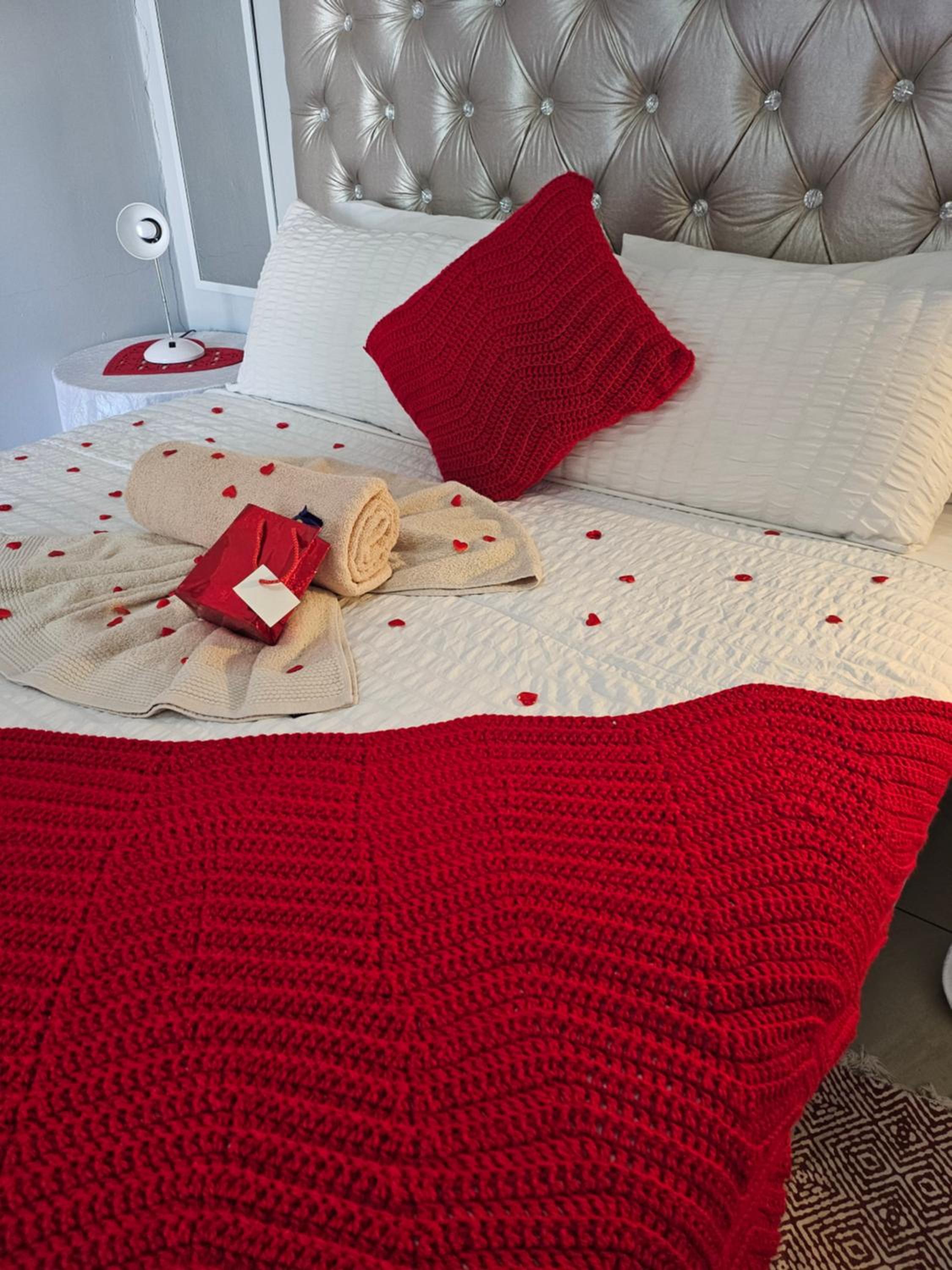 Deluxe Double Room (2 Adults + 1 Child) - Photo 4