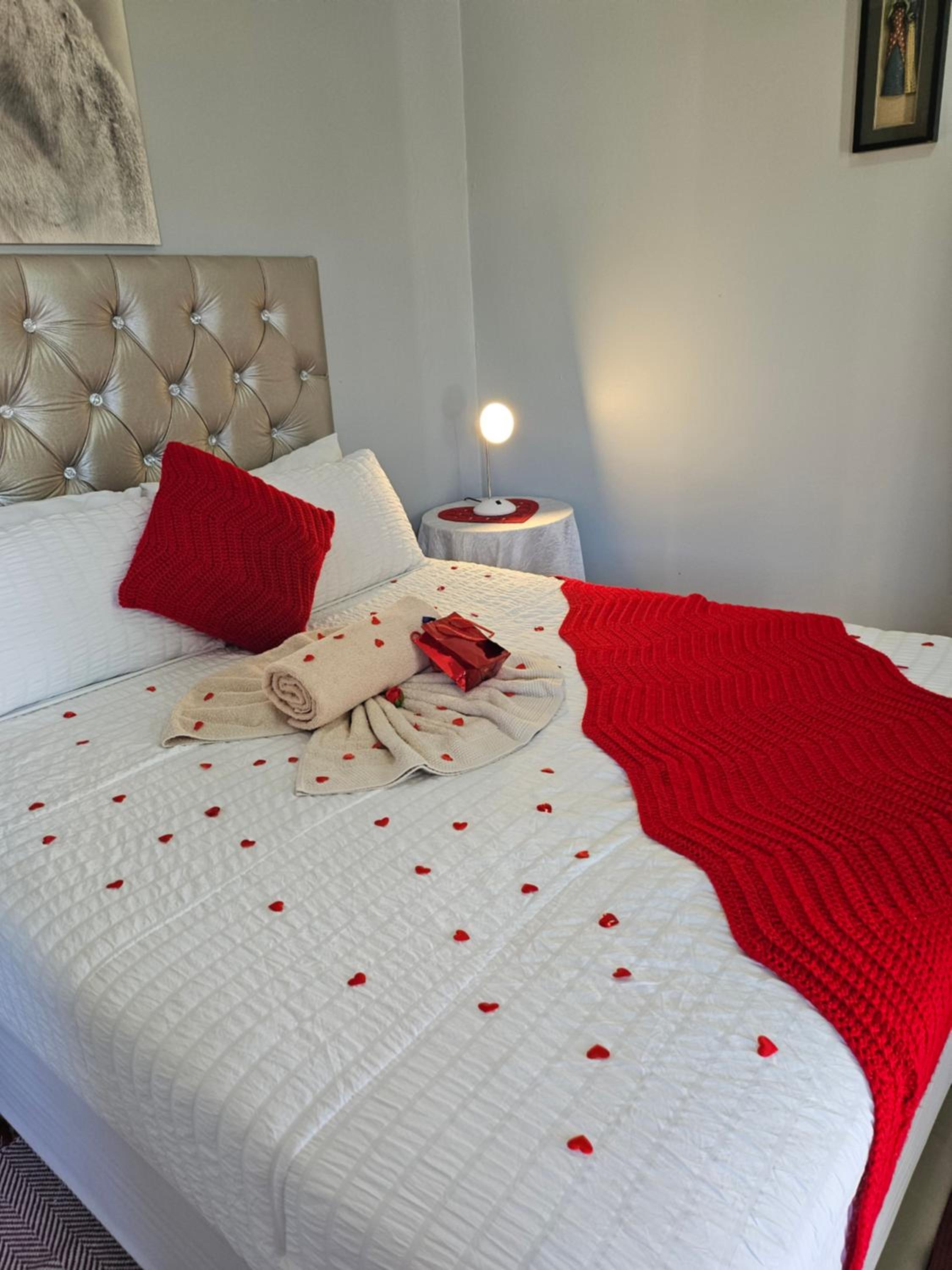 Deluxe Double Room (2 Adults + 1 Child) - Photo 3