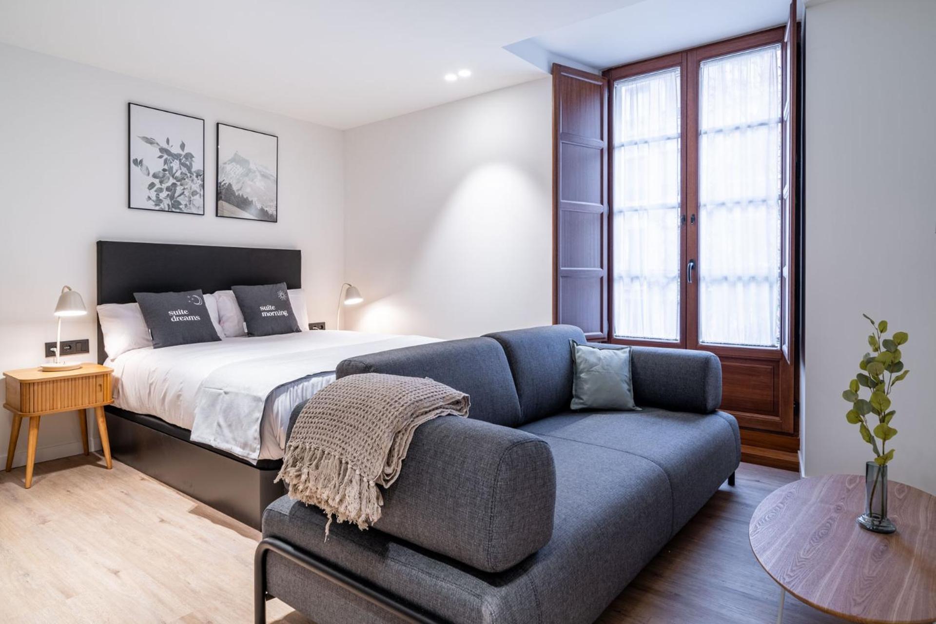 Studio with Sofa Bed - Photo 17