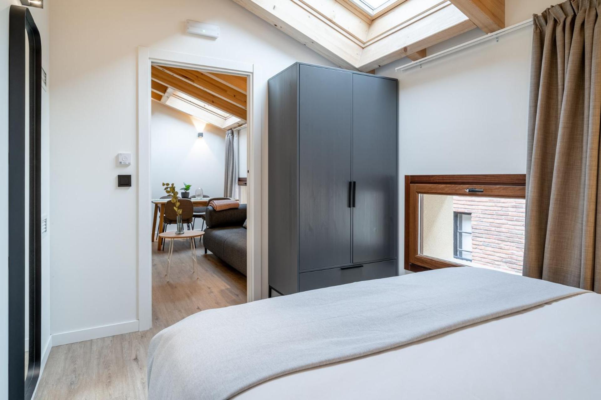 Studio with Sofa Bed - Photo 9