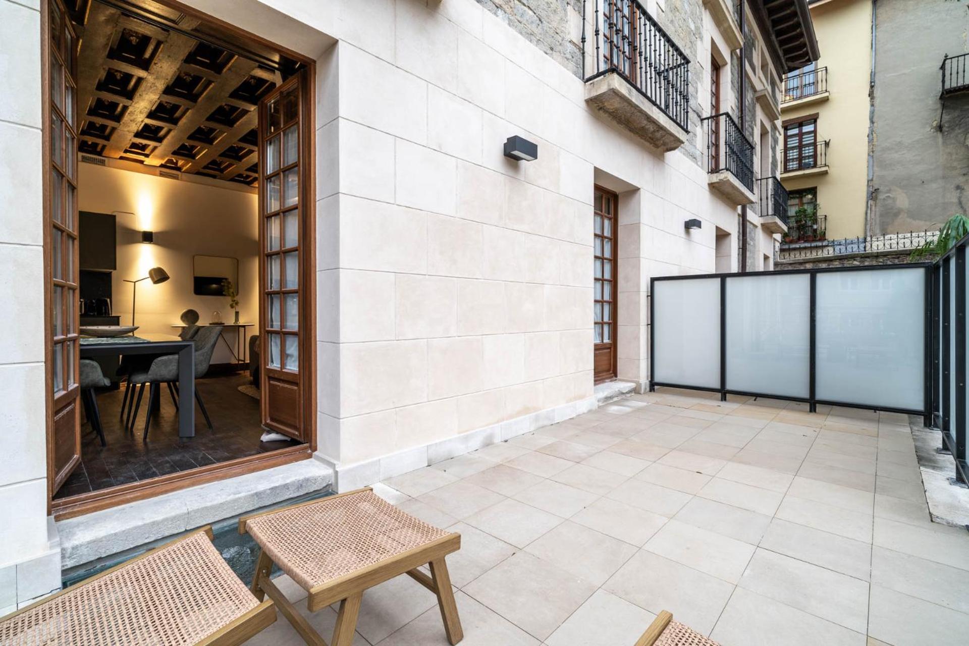 One-Bedroom Apartment with terrace - Photo 4