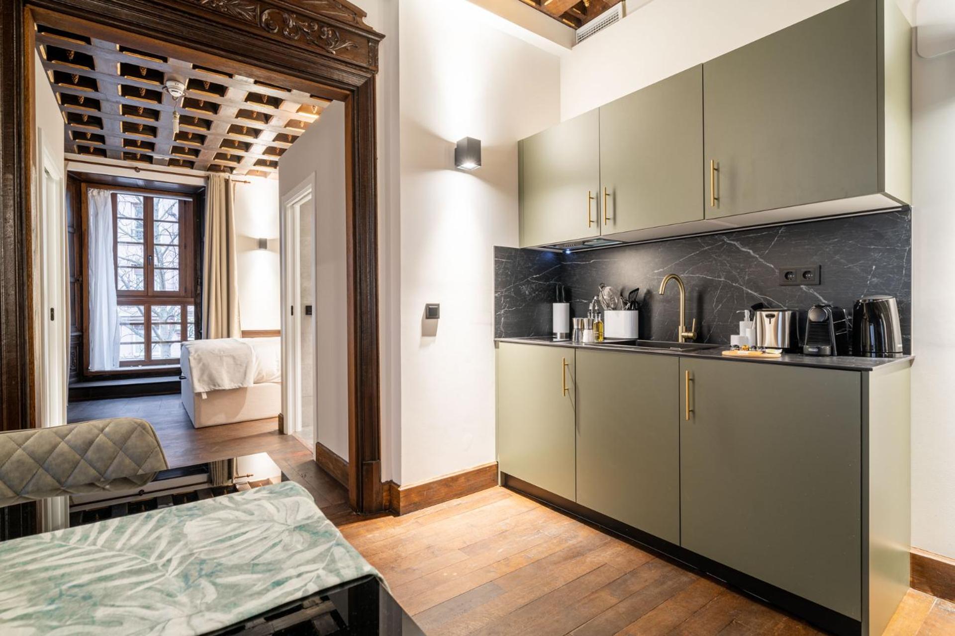 One-Bedroom Apartment with terrace - Photo 13