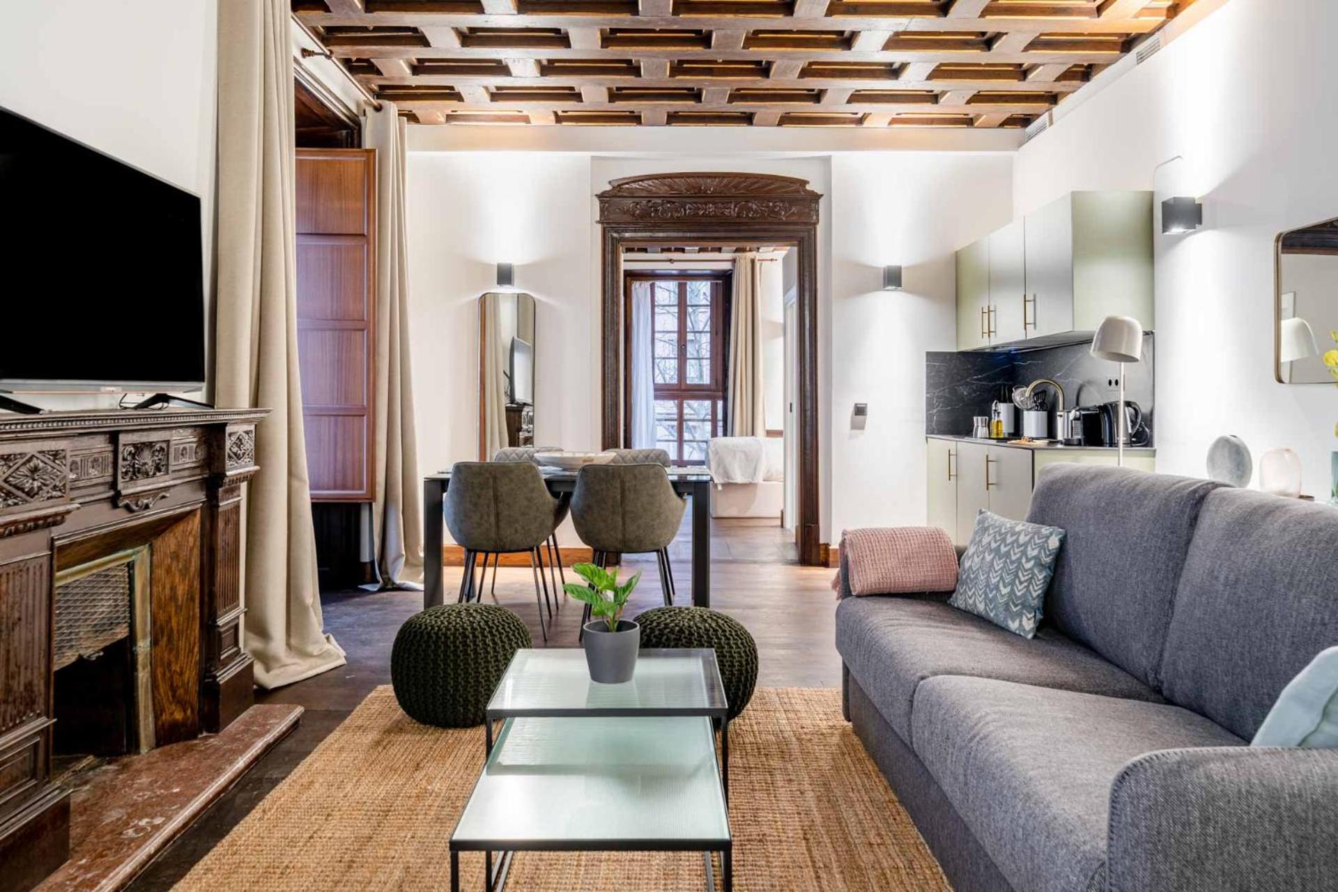 One-Bedroom Apartment with terrace - Photo 2