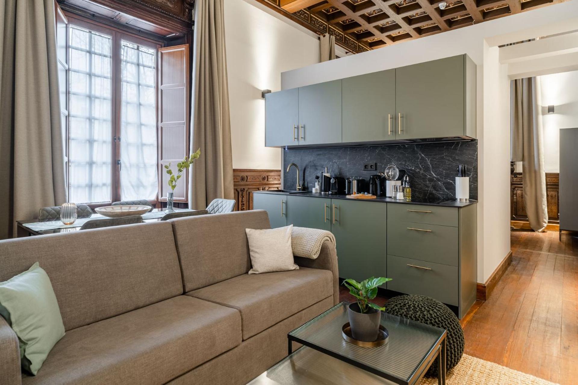 Family Studio with balcony - Photo 4