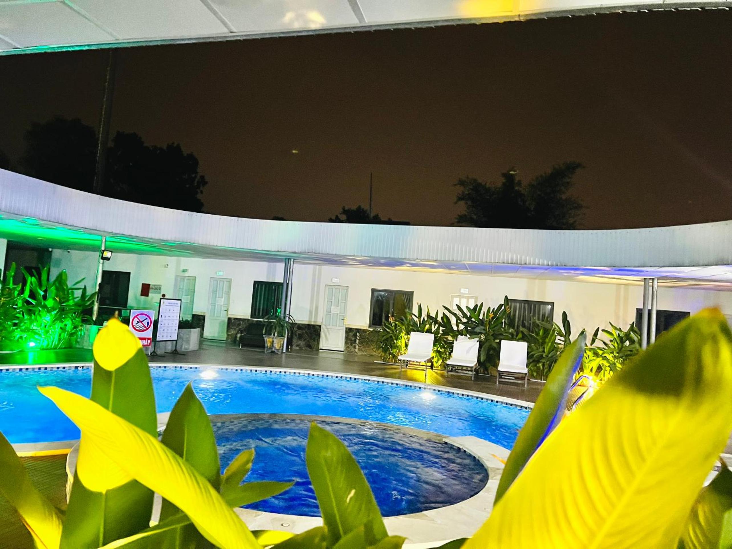 Twin Room with Pool View - Photo 2