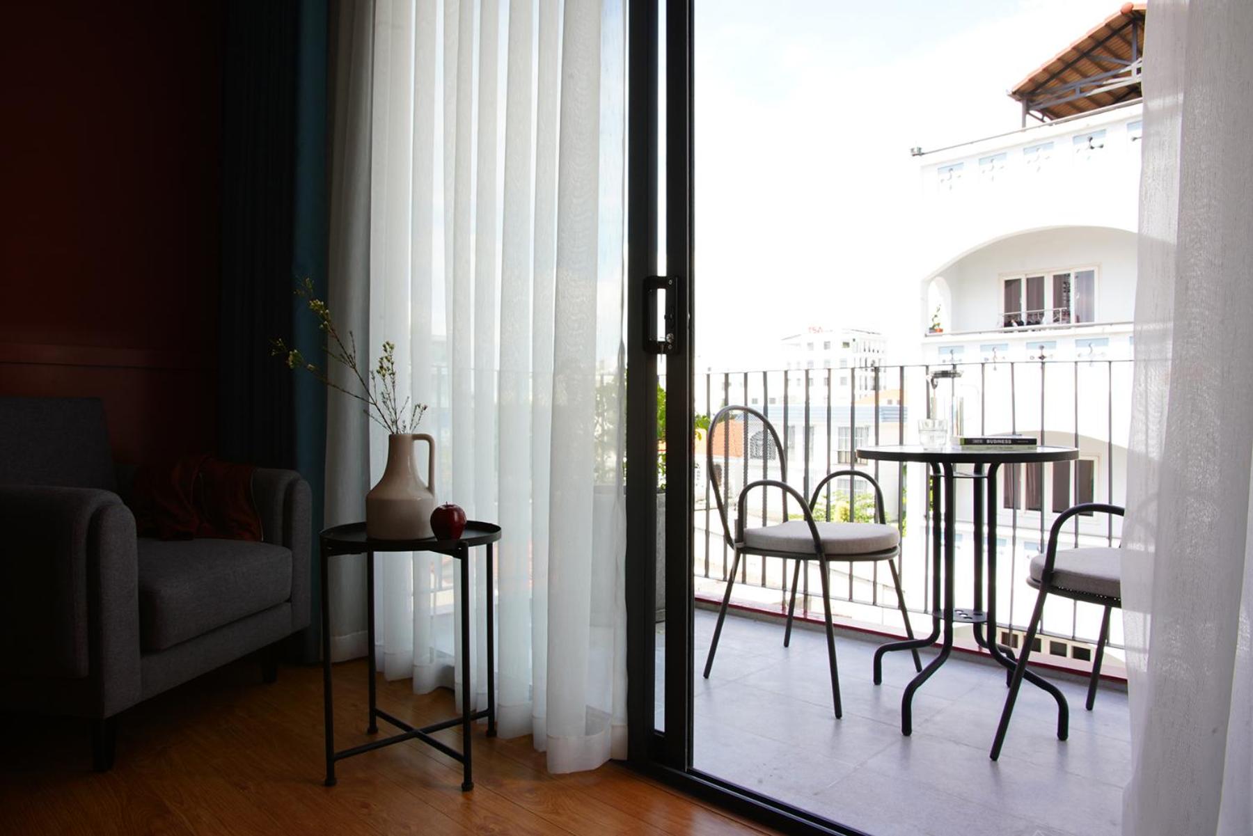 Deluxe Double Room with Balcony - Photo 4