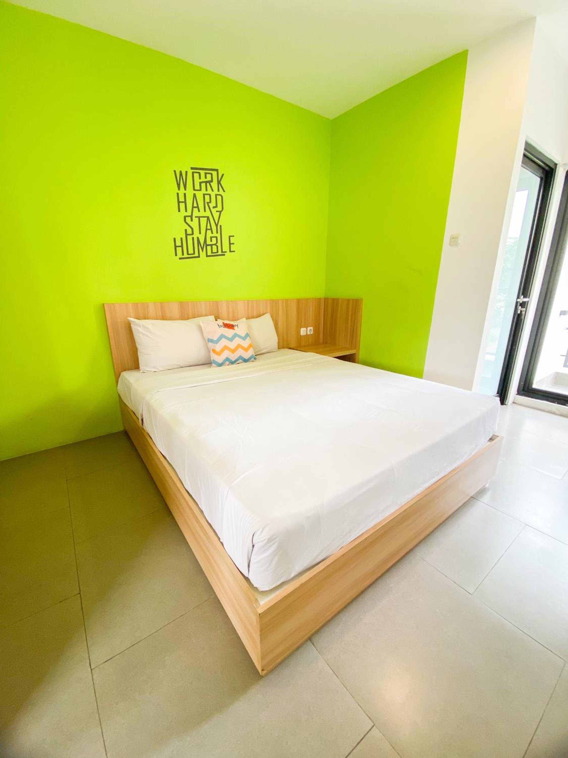 Standard Queen Room