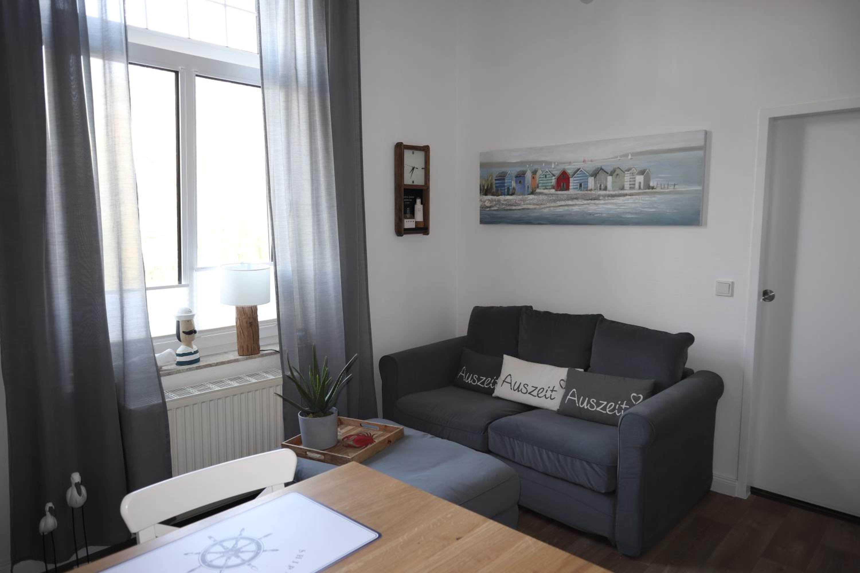 One-Bedroom Apartment photo 1