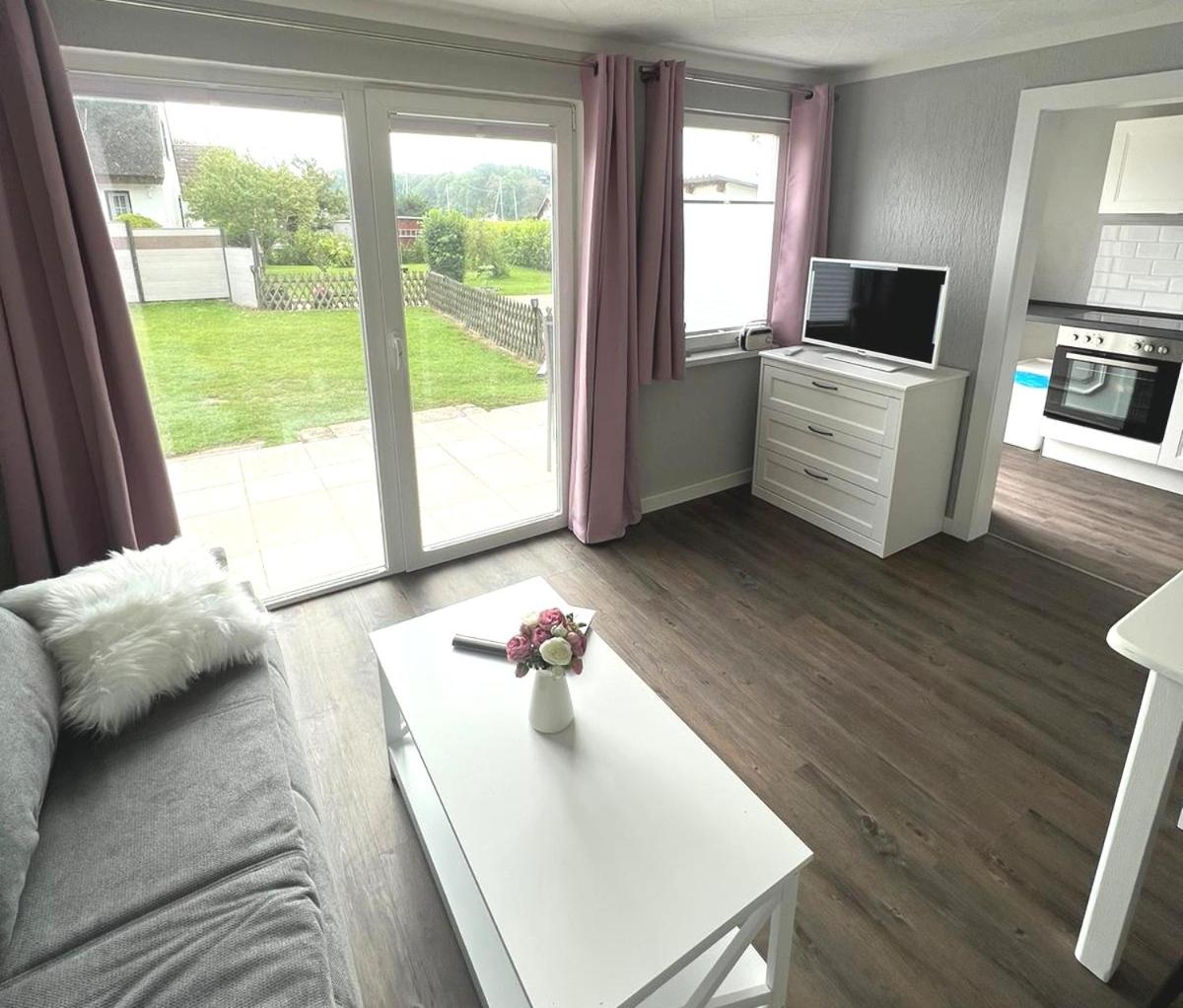 One-Bedroom Apartment with Garden photo 1