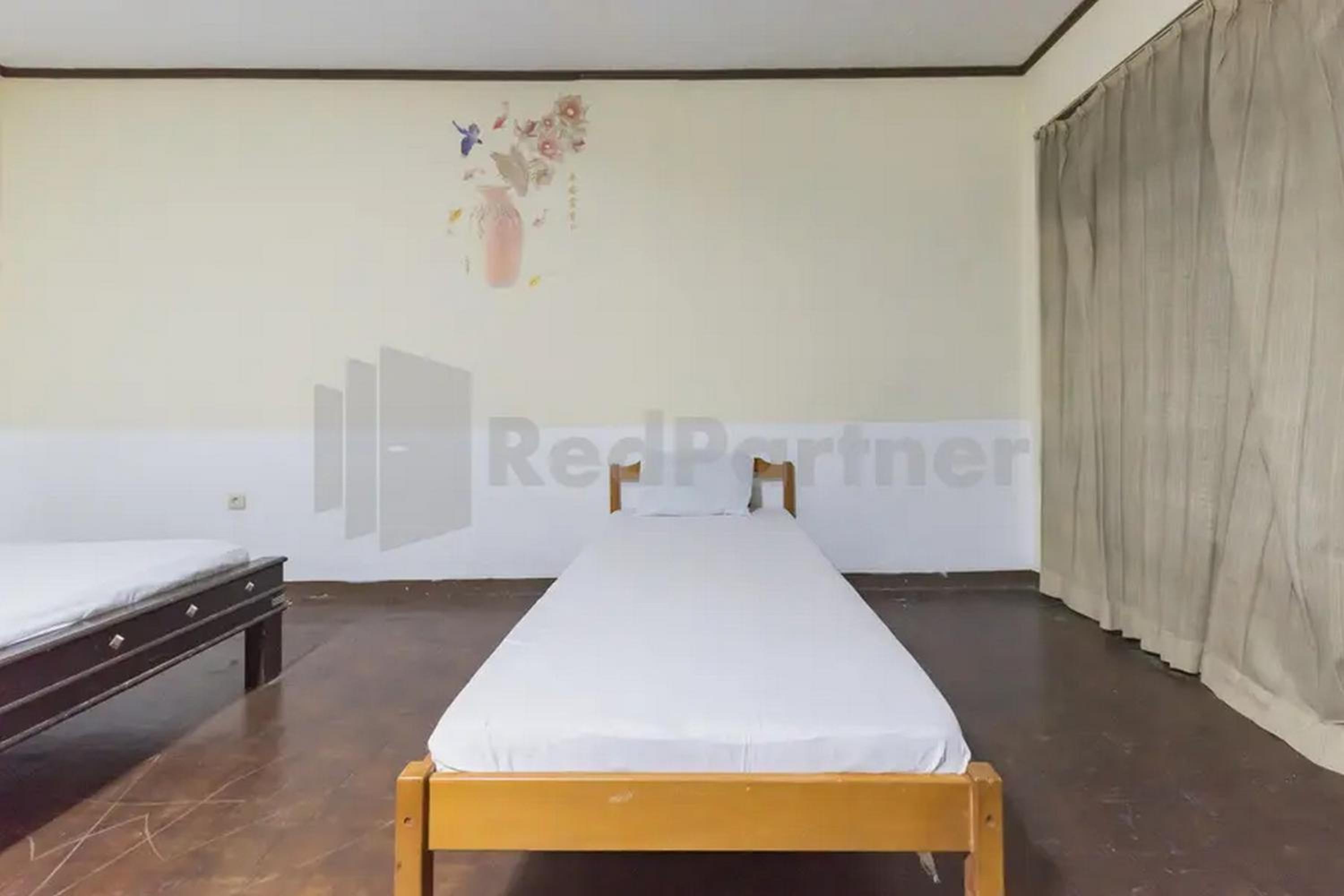 Family Room - Photo 4