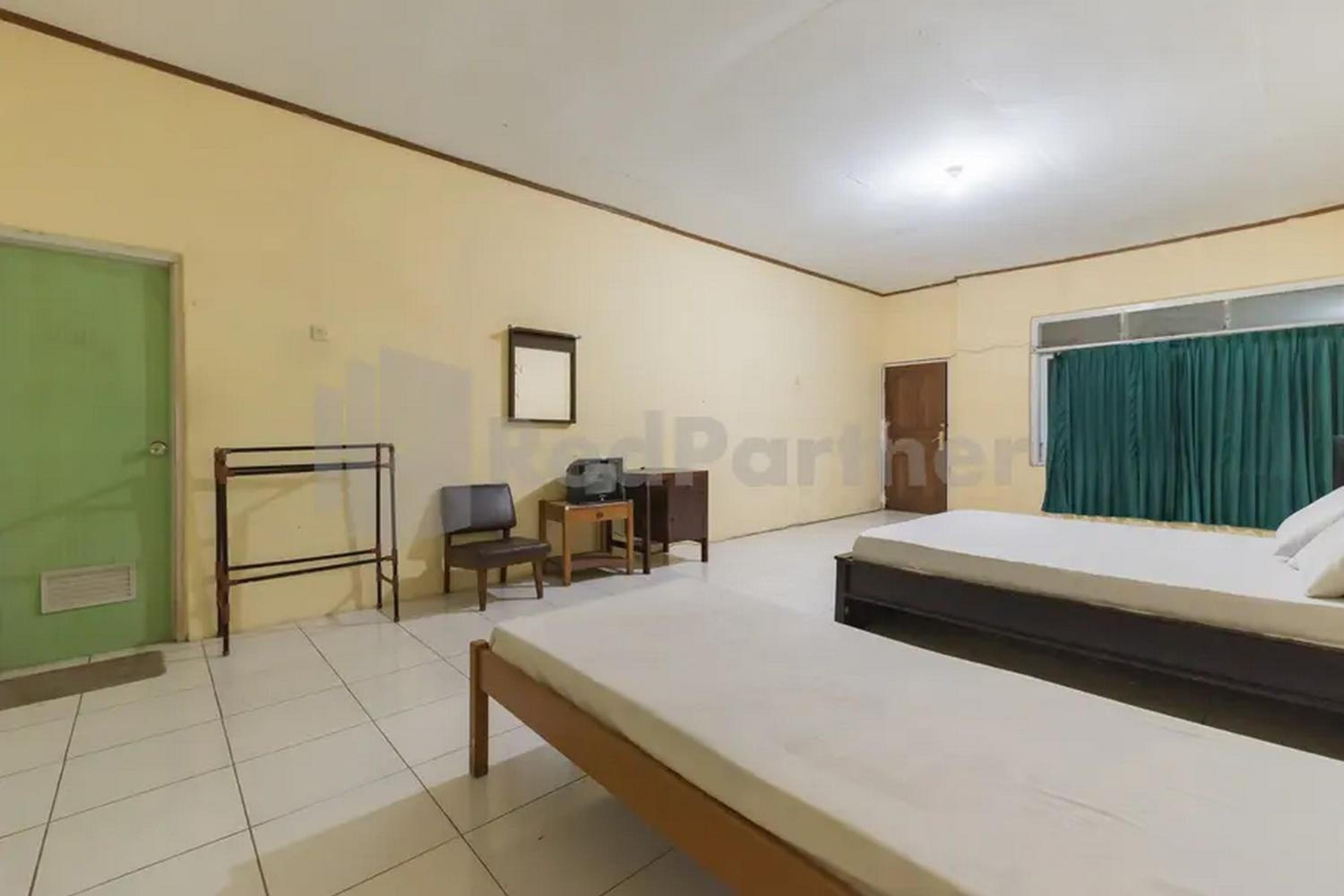 Family Room - Photo 6