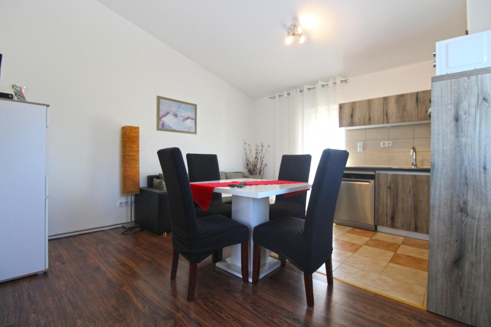 Apartment photo 2