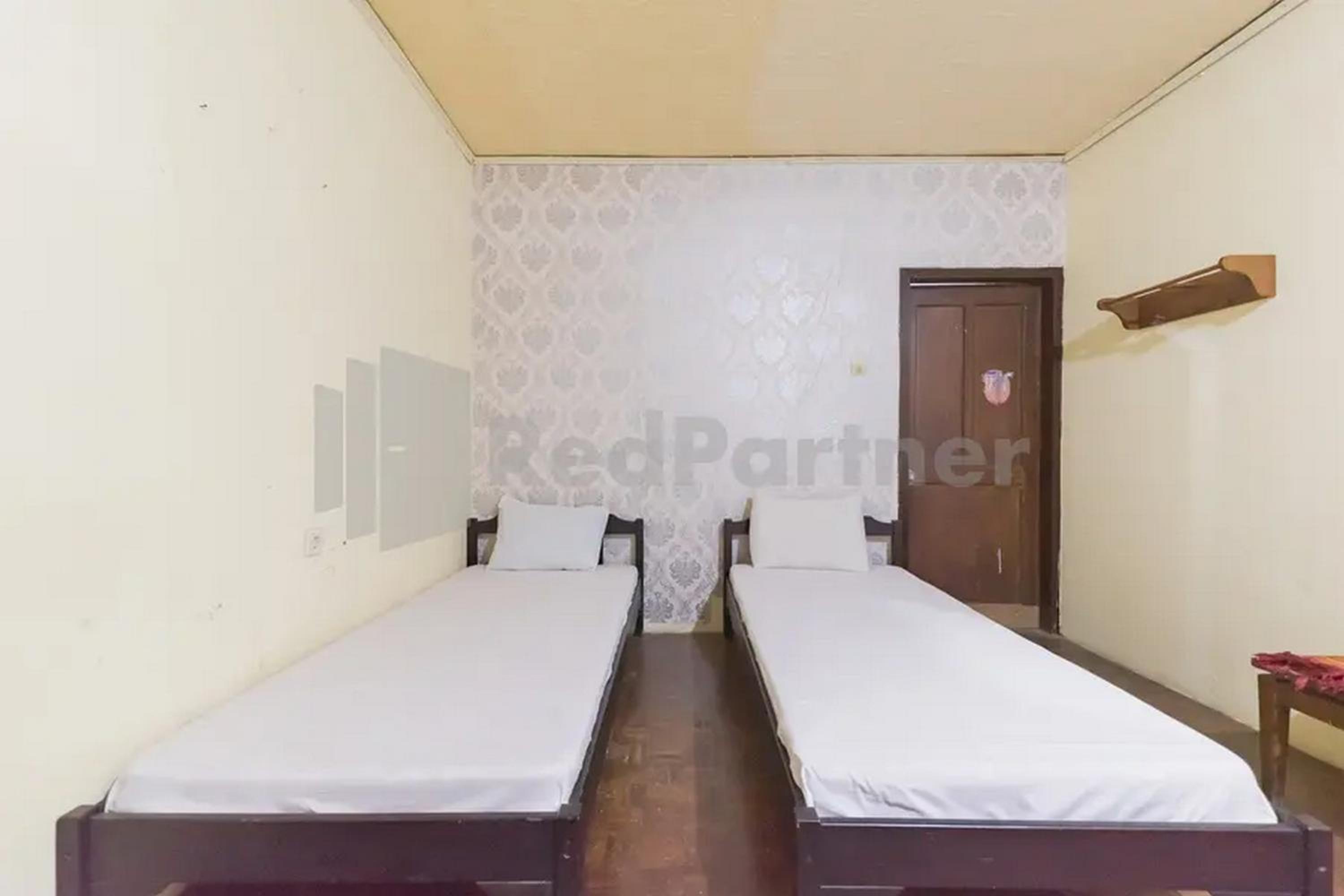 Standard Twin Room - Photo 2