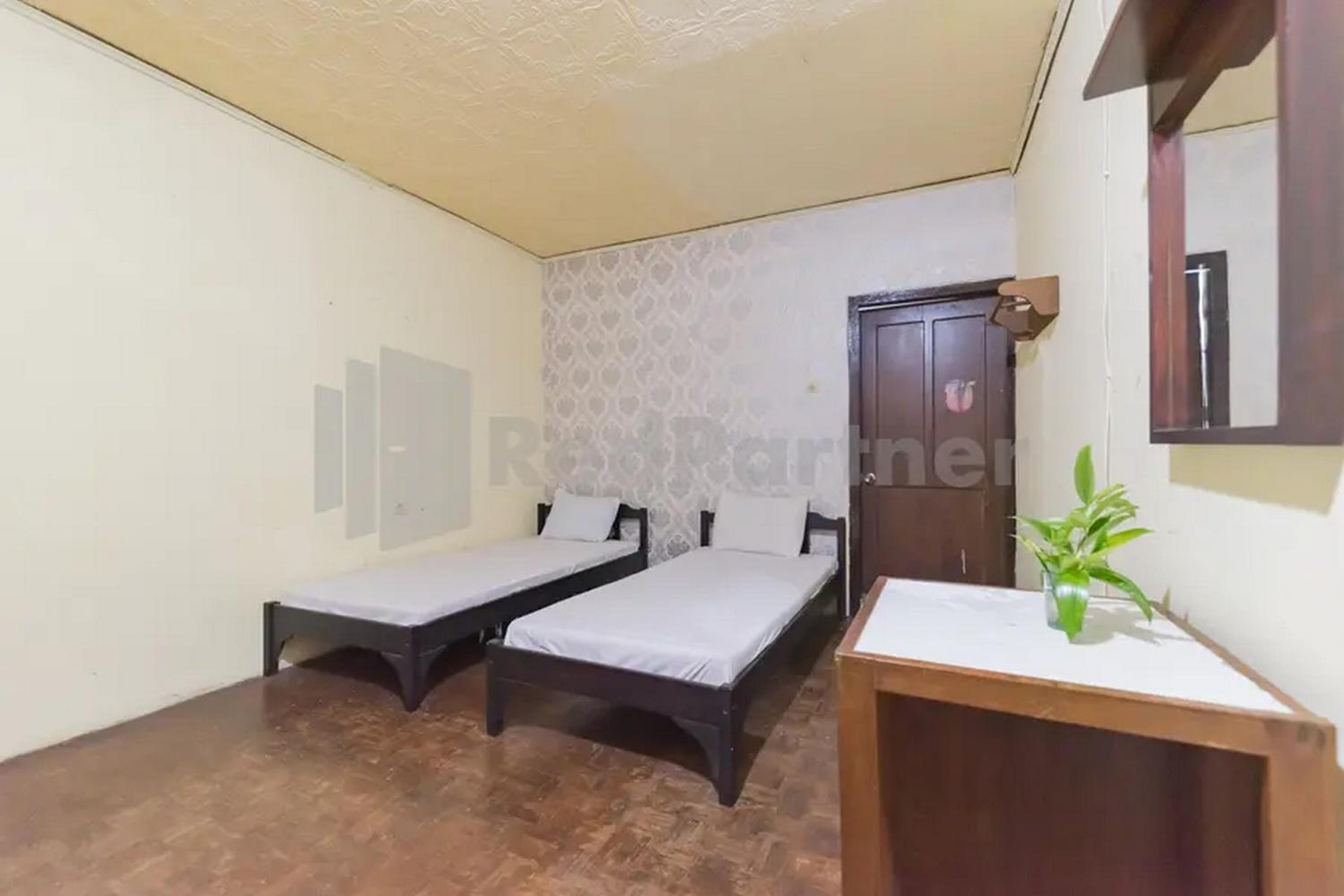 Standard Twin Room - Photo 1