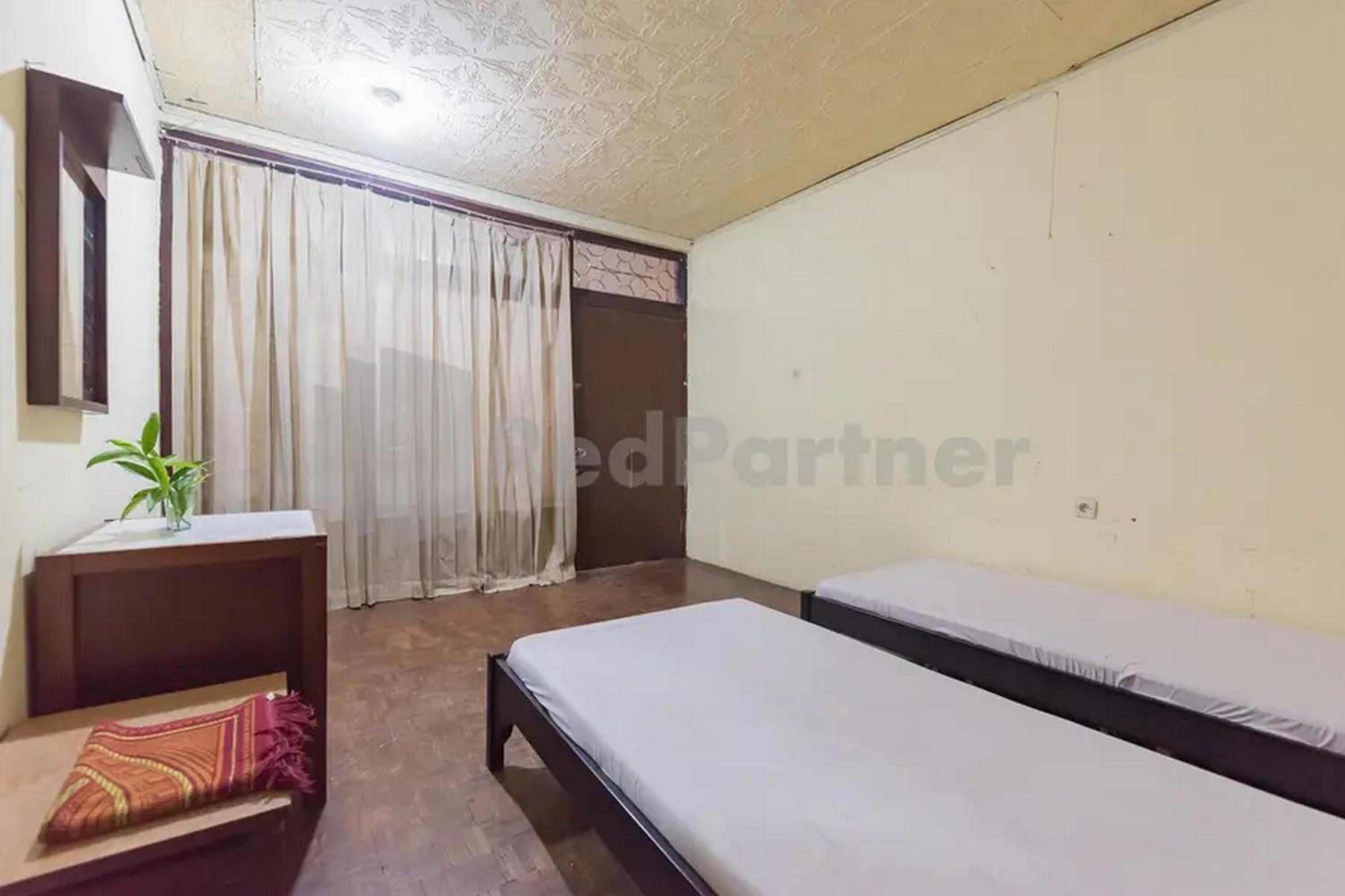 Standard Twin Room - Photo 3