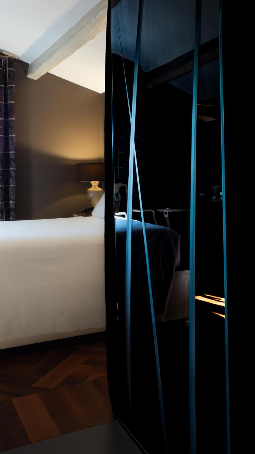 Deluxe King Room with King Bed - Non-Smoking
