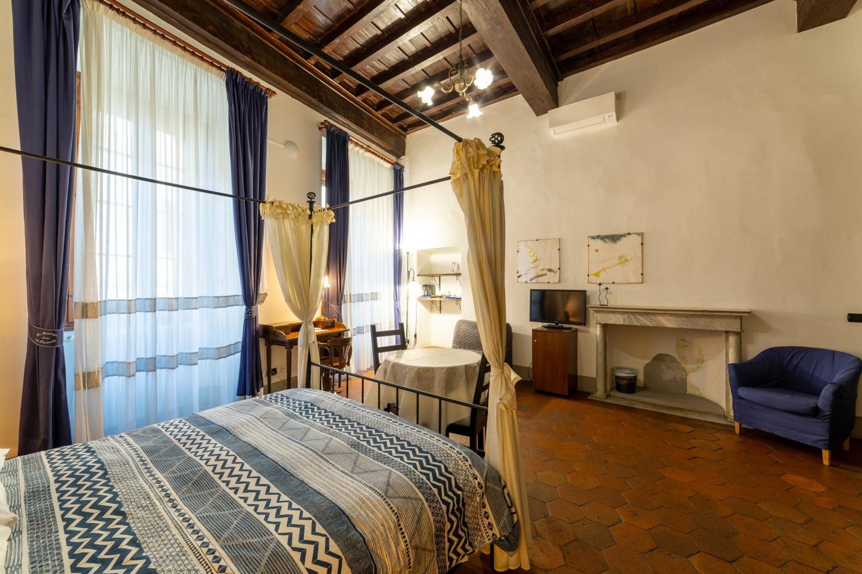 Deluxe Double or Twin Room with City View photo 2