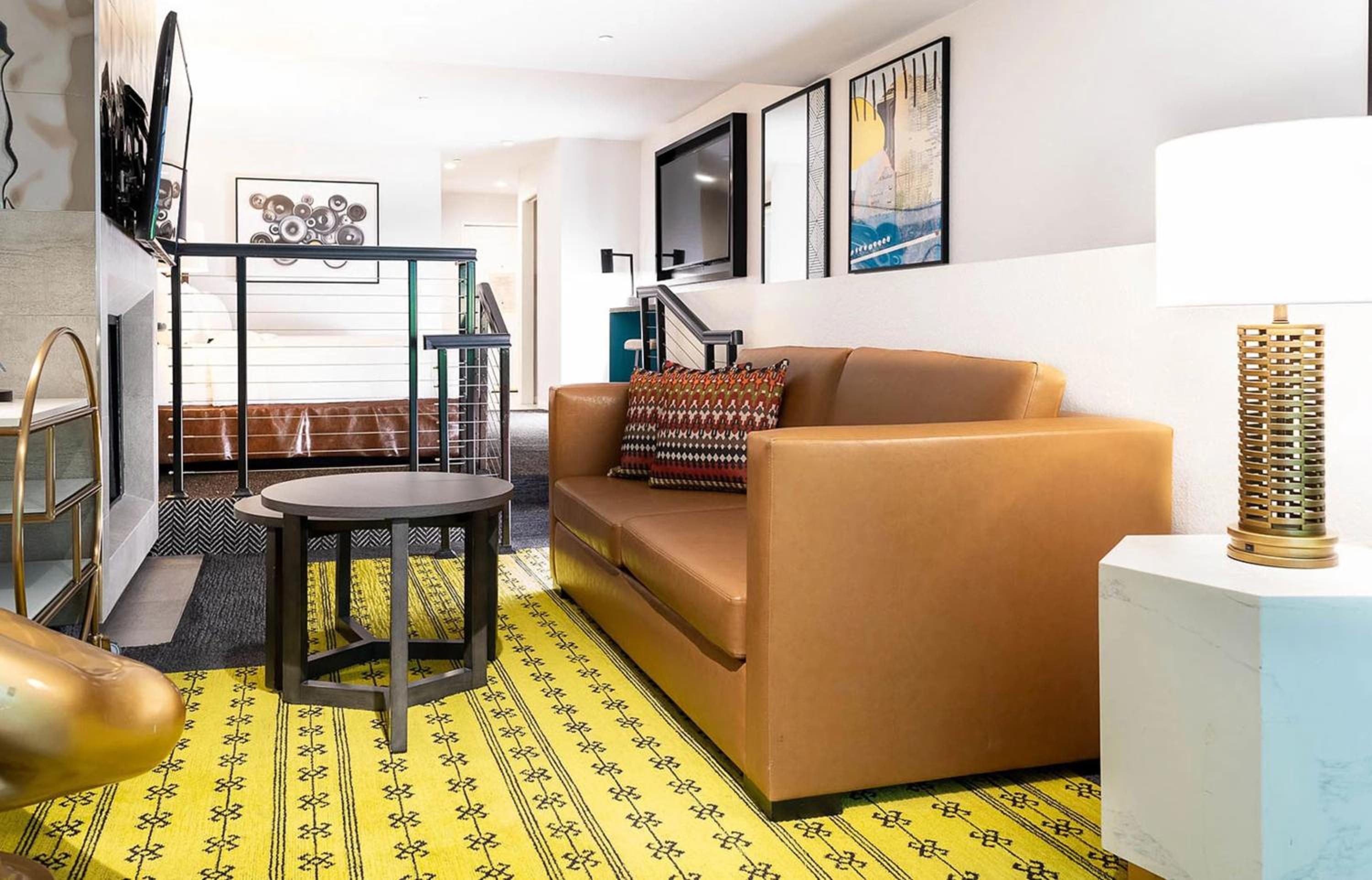 ADA Signature Suite with 2 Queens thumbnail 5