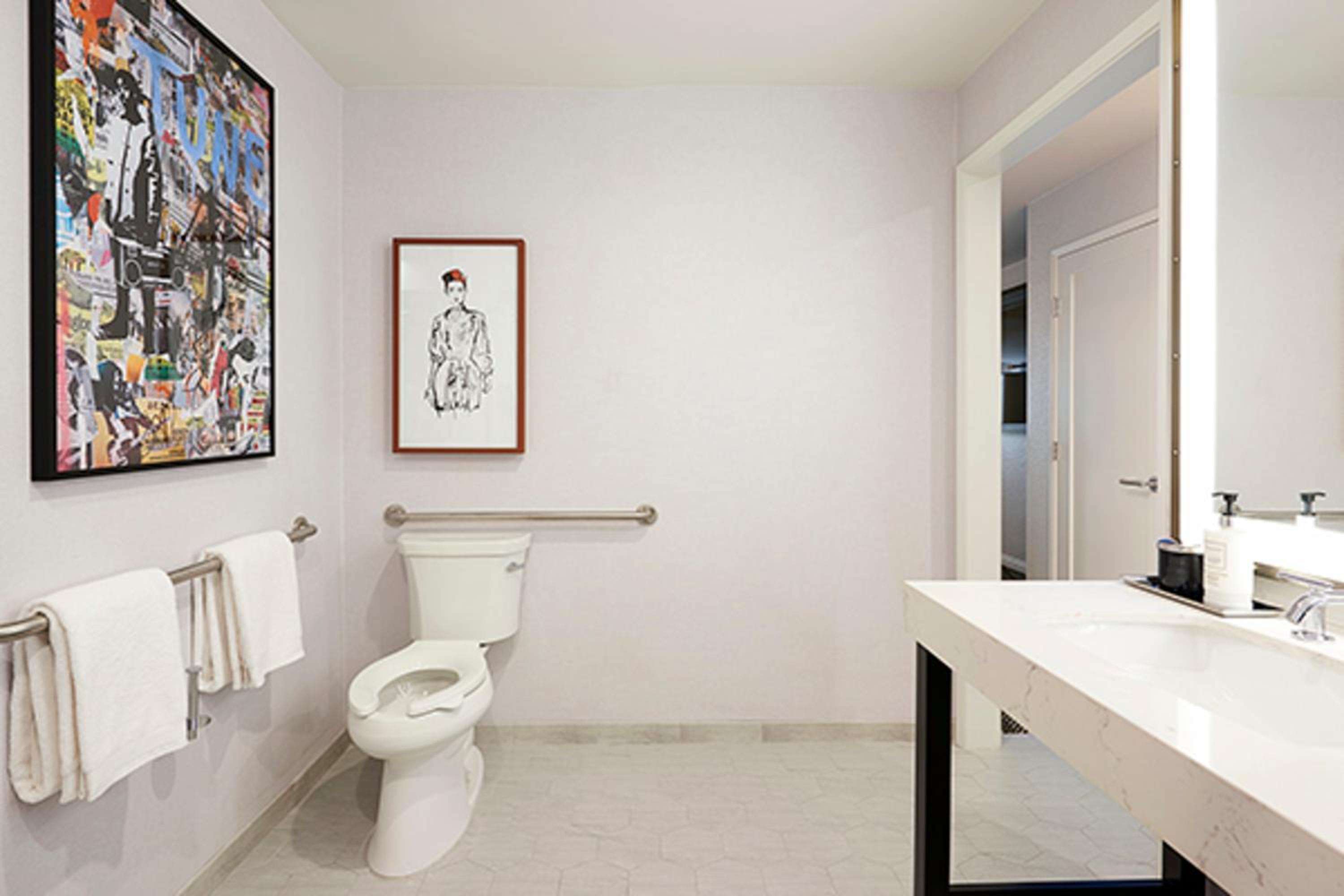 ADA Deluxe King Suite thumbnail 5