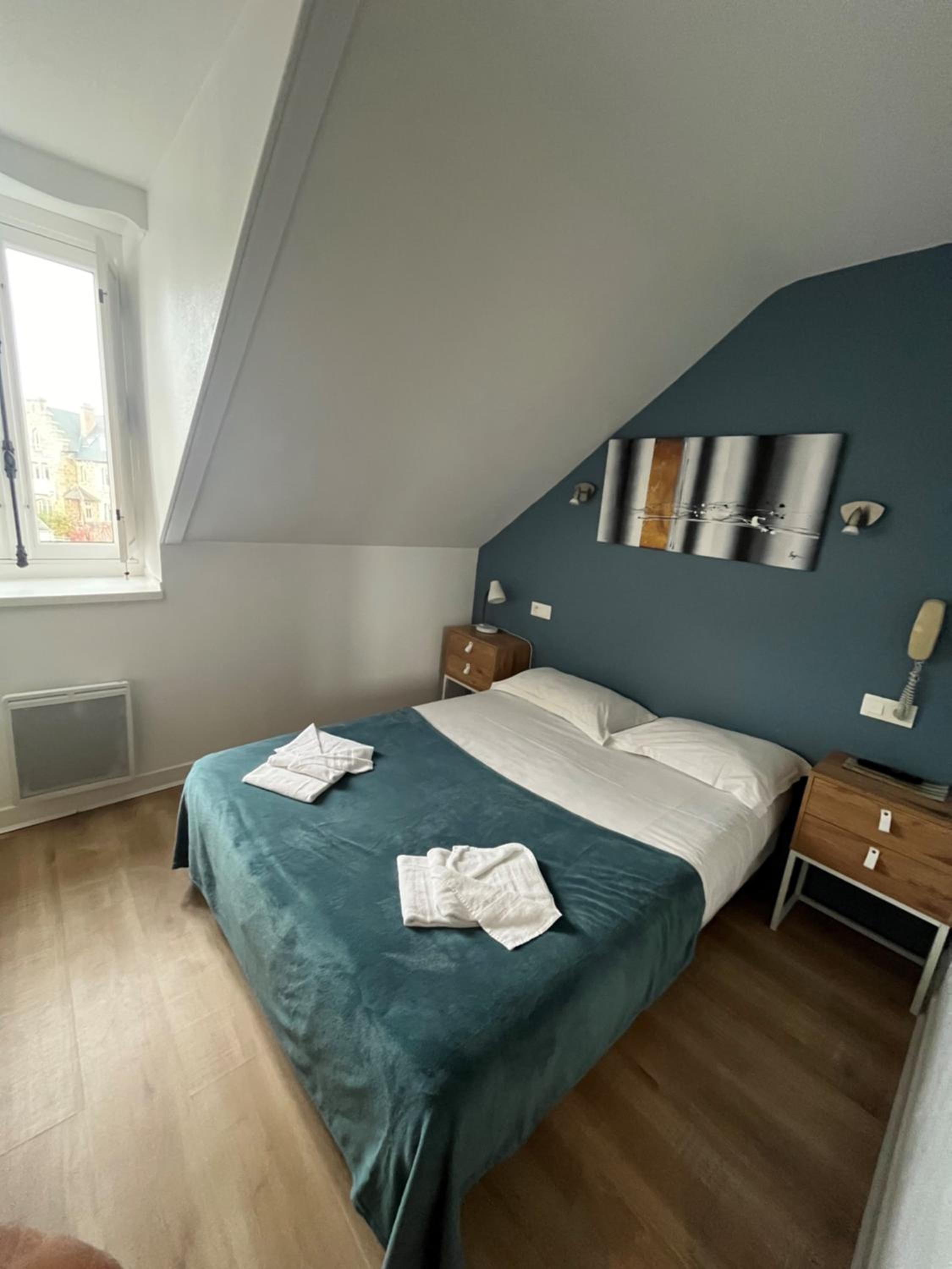 Small Mansard Room - Photo 1